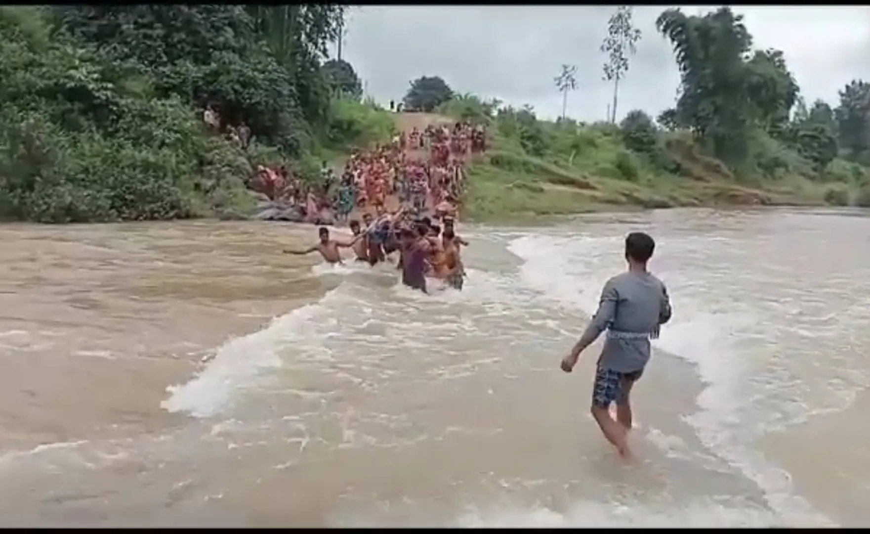 ରାସ୍ତା ନାହିଁ, ଖଟିଆରେ ବୁହାହେଲେ ରୋଗୀ
