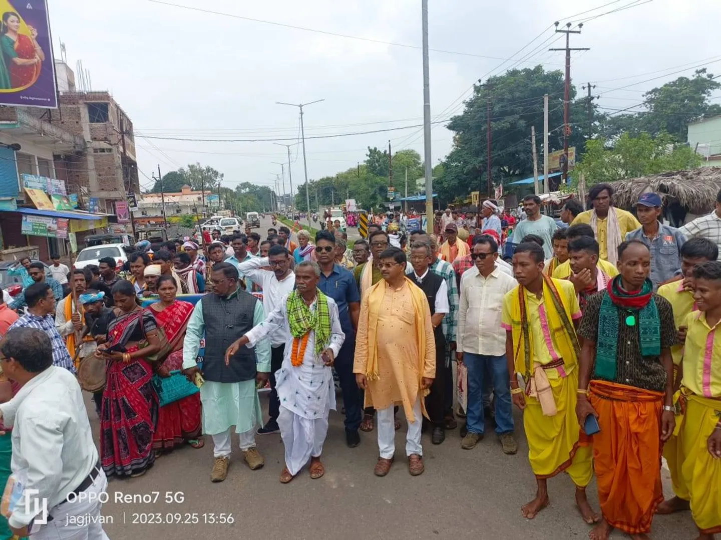 ବଲାଙ୍ଗୀରରେ ବିଶାଳ ଆଦିବାସୀ ଶୋଭାଯାତ୍ରା