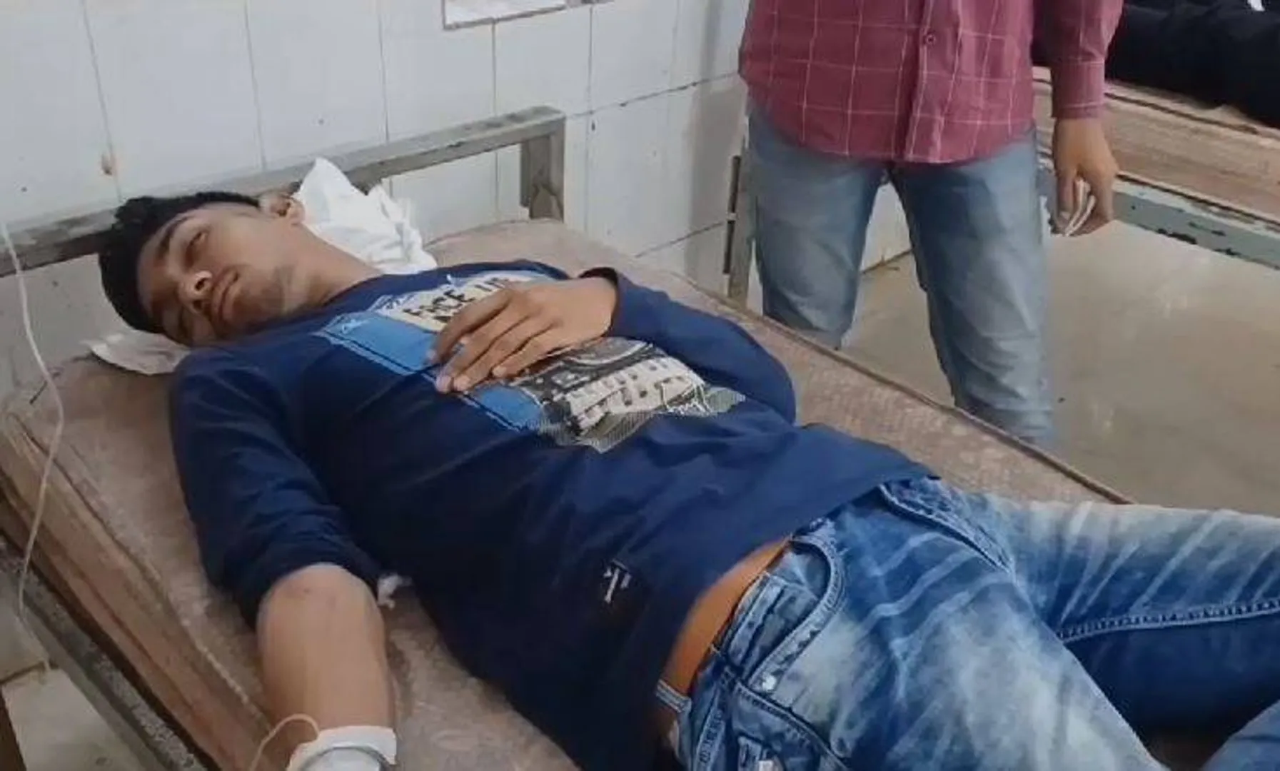 ଥଣ୍ଡା ପାନୀୟରେ ନିଶା ଦେଇ ୪ ଛାତ୍ରଙ୍କଠାରୁ ଲୁଟ, କଣ୍ଟାବାଞ୍ଜି ଡାକ୍ତରଖାନାରେ ଭର୍ତ୍ତି