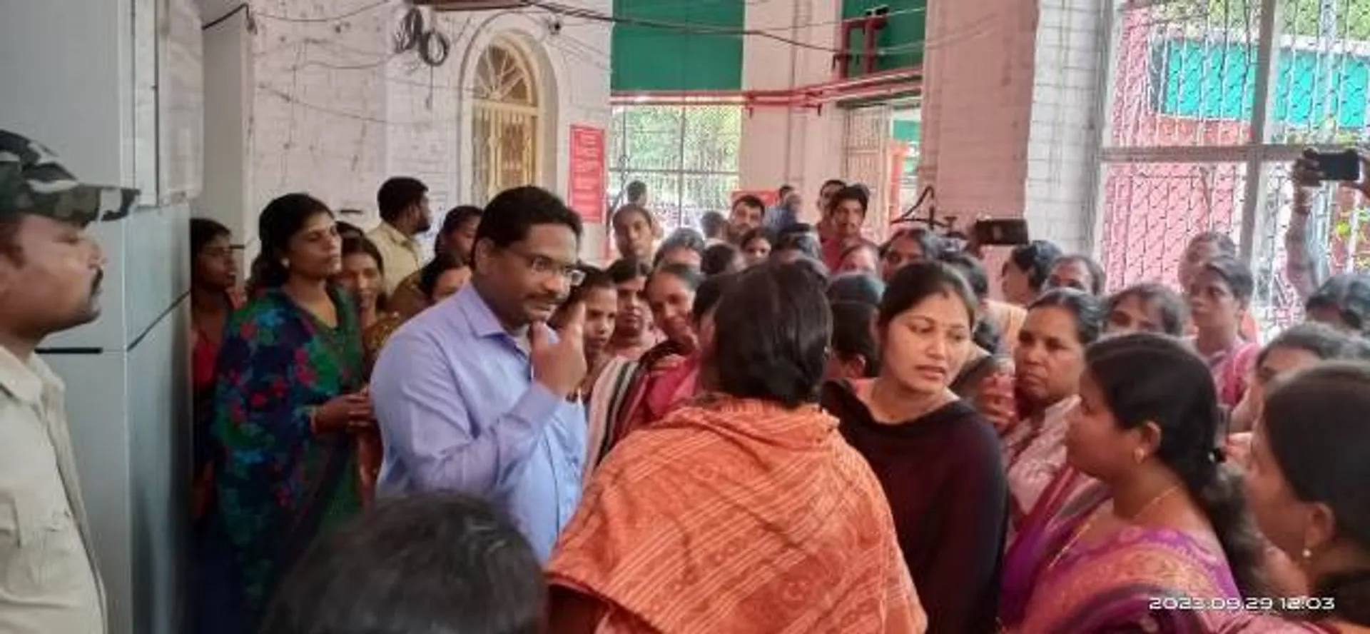 ଯାଞ୍ଚ ରିପୋର୍ଟ ଦାଖଲ ପରେ ବି ପ୍ରଶାସନ ନିରବ: ଜିଲ୍ଲାପାଳଙ୍କ ଅଫିସ ଆଗରେ ଡୁଲିଙ୍ଗା ଖଣି ବିସ୍ଥାପିତ ମହିଳାଙ୍କ ଧାରଣା