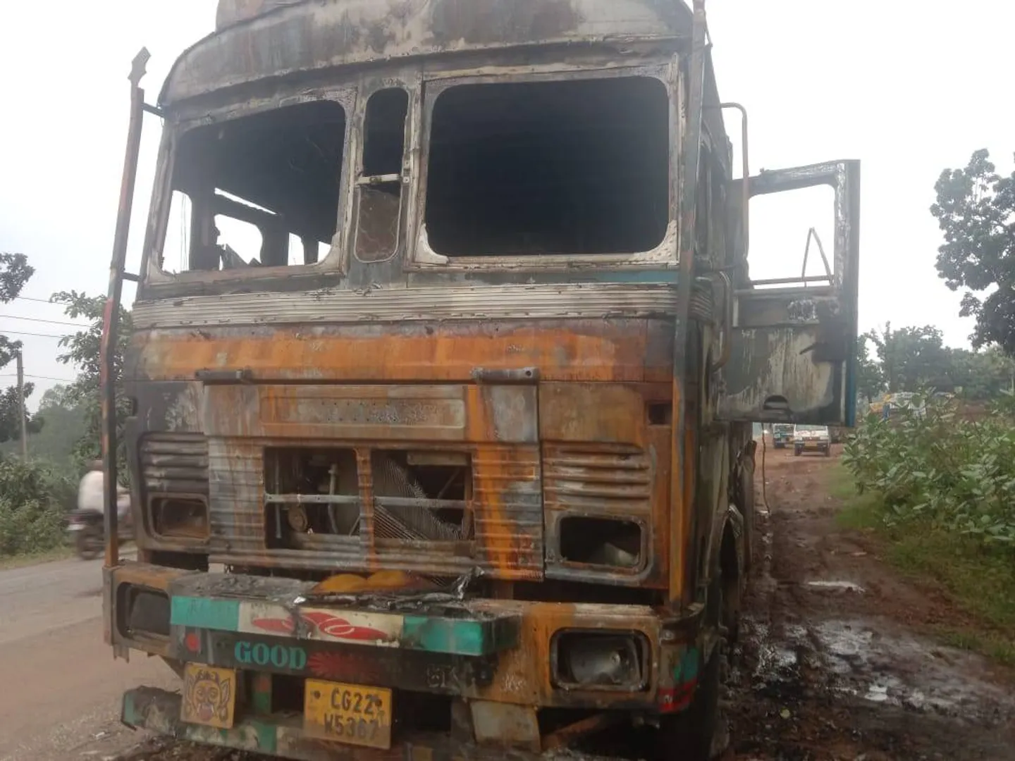 ଟ୍ରକ୍‌ ଭିତରେ ରୋଷେଇ ମହଙ୍ଗା ପଡ଼ିଲା; ଜଳିଗଲା କ୍ୟାବିନ୍‌ ସହ ଇଂଜିନ୍‌