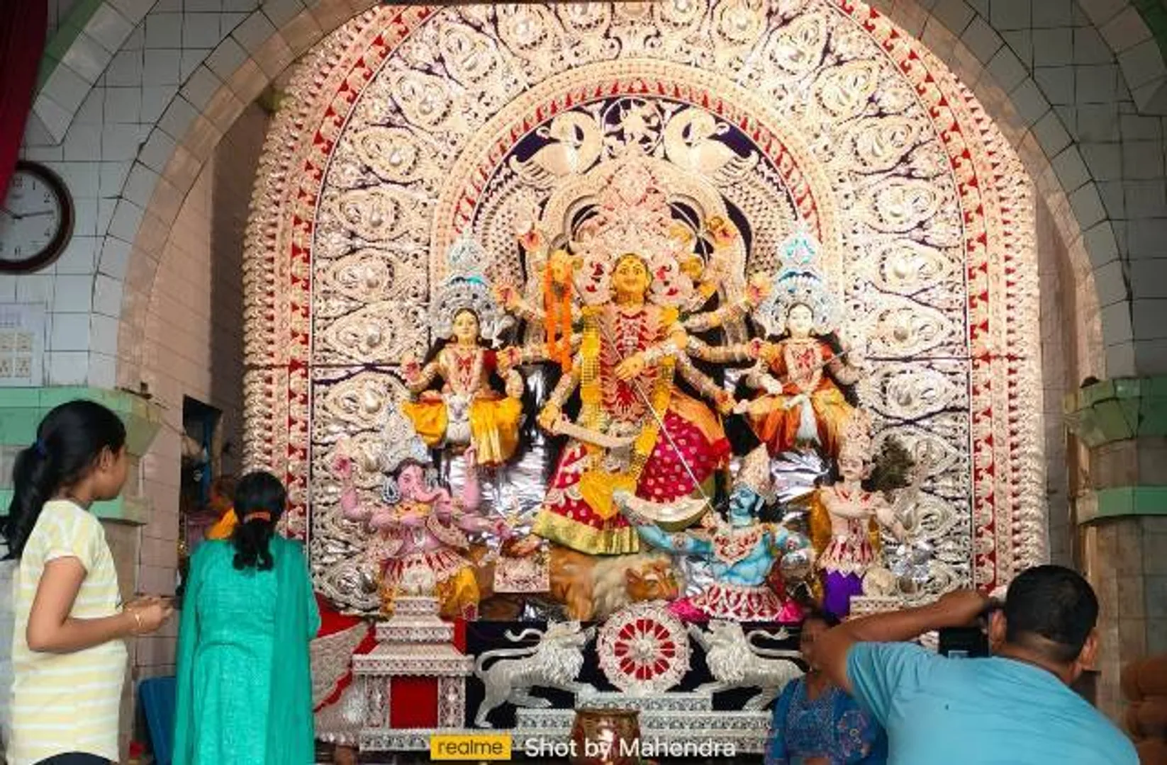 କଟକ ଚାନ୍ଦିନୀଚୌକରେ ମା’ଙ୍କୁ ପୂଜାର୍ଚ୍ଚନା କରୁଛନ୍ତି ଭକ୍ତ।