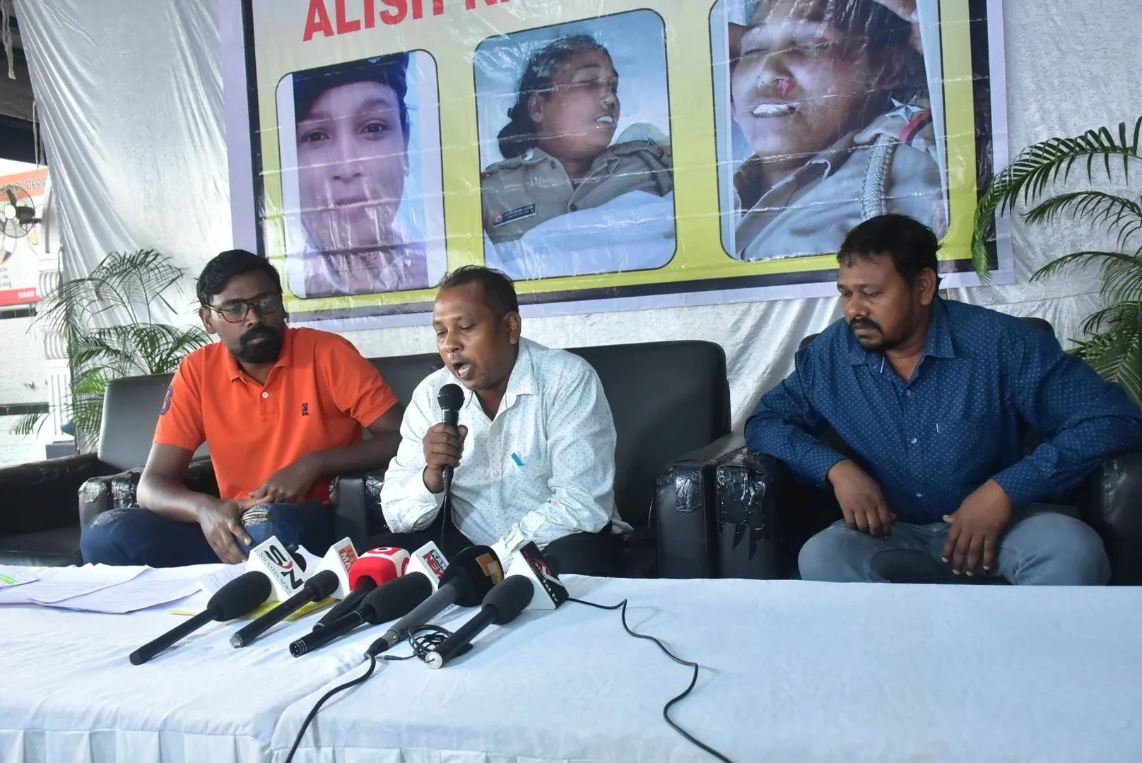 ଏଲିସ୍‌ଙ୍କ ମୃତ୍ୟୁ ପ୍ରସଂଗ: ସିବିଆଇ ତଦନ୍ତ ଦାବି କଲେ ସ୍ବାମୀ, କହିଲେ- ହତ୍ୟାକାରୀଙ୍କୁ ସୁରକ୍ଷା ଦିଆଯାଉଛି