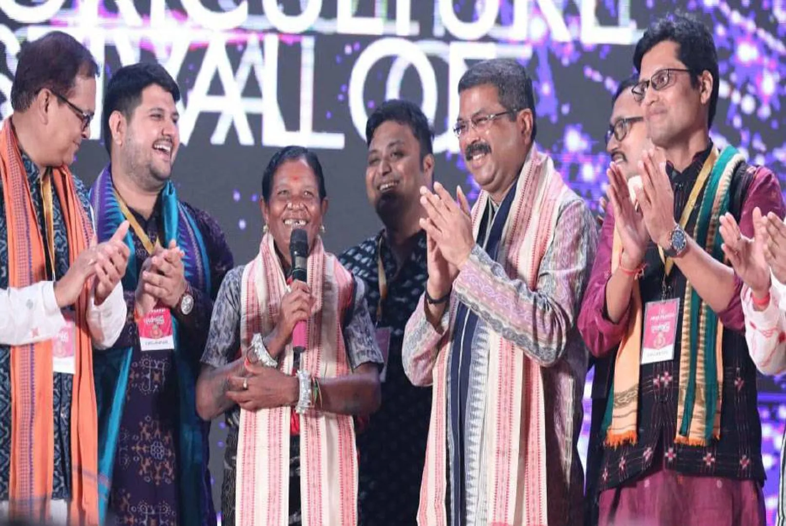 ନୂଆଦିଲ୍ଲୀରେ ‘ଜୁହାର ପରିବାର’ ପାଳିଲା ନୂଆଁଖାଇ