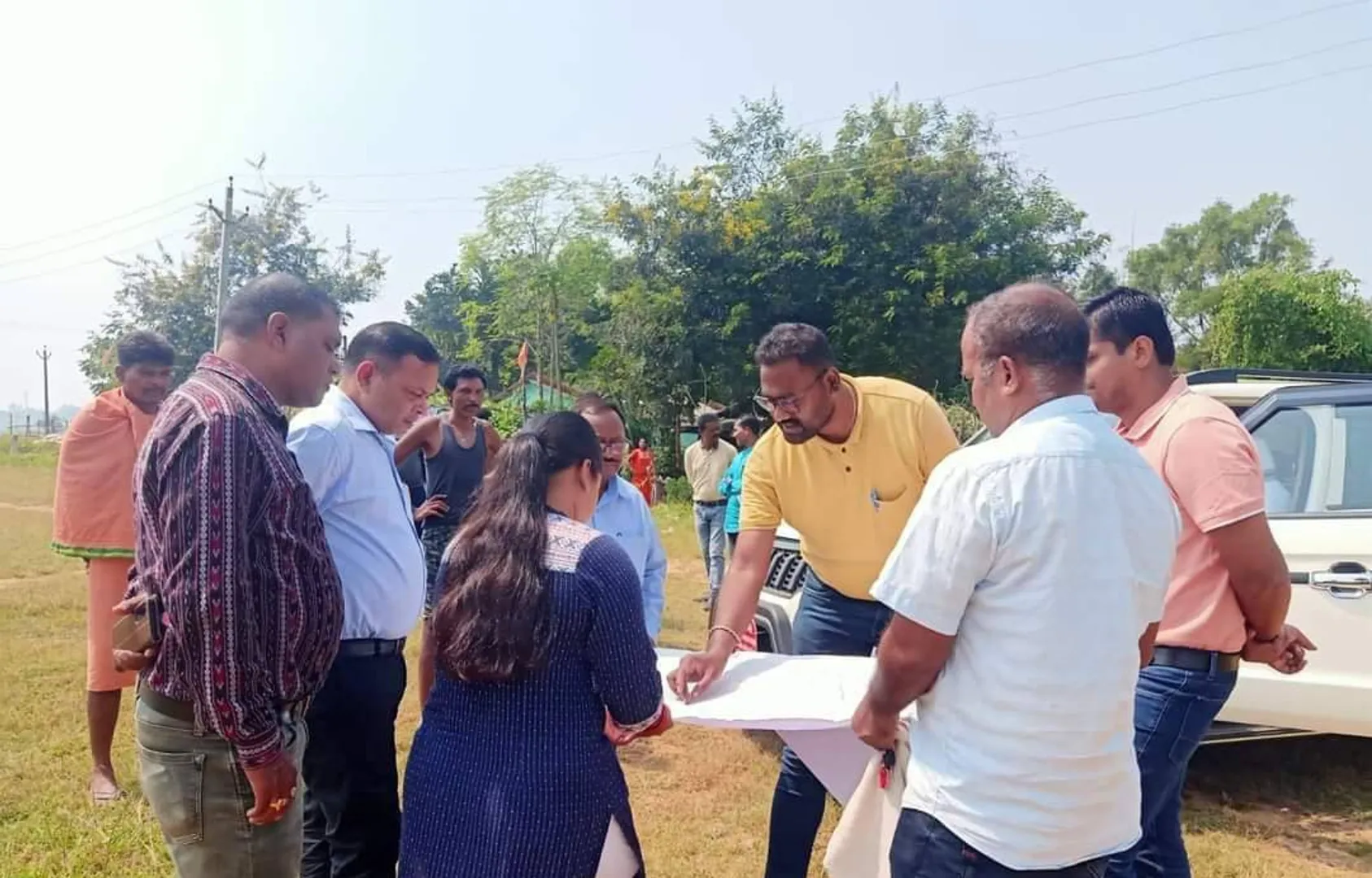 ବିମାନବନ୍ଦର ସଂପ୍ରସାରଣ ୩-ସି ଆବେଦନ ପାଇଁ ଜମି ମାପଚୁପ ସର୍ଭେ: ନିରୀକ୍ଷଣ କଲେ ଉପଜିଲ୍ଲାପାଳ, ପୂର୍ତ୍ତ ନିର୍ବାହୀ ଯନ୍ତ୍ରୀ