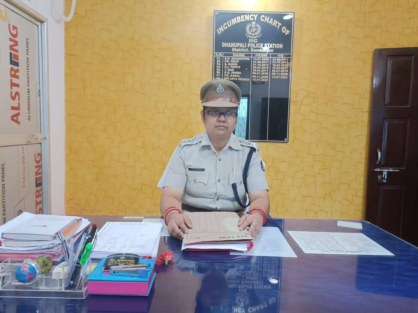 ପୁଲିସ୍‌ ବିରୋଧରେ ପୁଲିସ୍‌: ଧନୁପାଲିର ପୂର୍ବତନ ଥାନାଧିକାରୀ ଅନିତା ପ୍ରଧାନଙ୍କ ନାଁରେ ମାମଲା