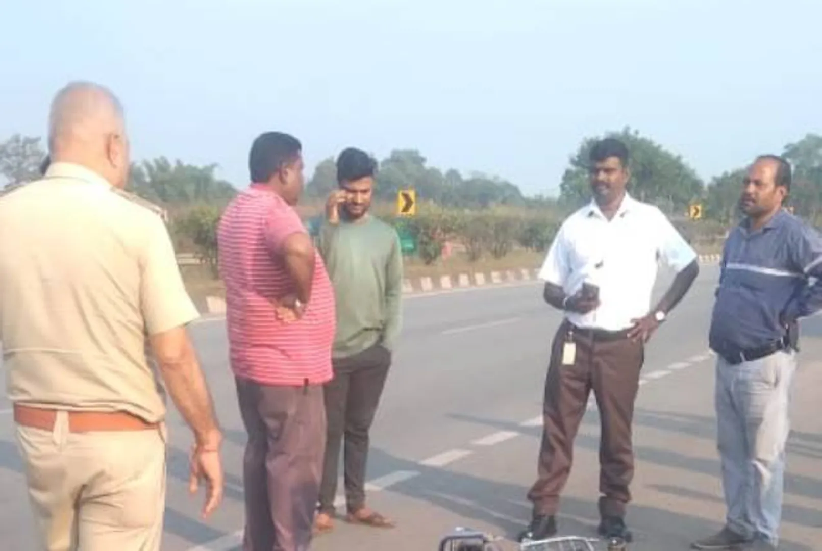 ଟ୍ରକ୍‌ ଧକ୍କାରେ ବାଇକ୍‌ ଆରୋହୀ ମୃତ, ଉତ୍ତ୍ୟକ୍ତ ଲୋକଙ୍କ ରାଜ୍ୟ ରାଜପଥ ୧୦ ଅବରୋଧ