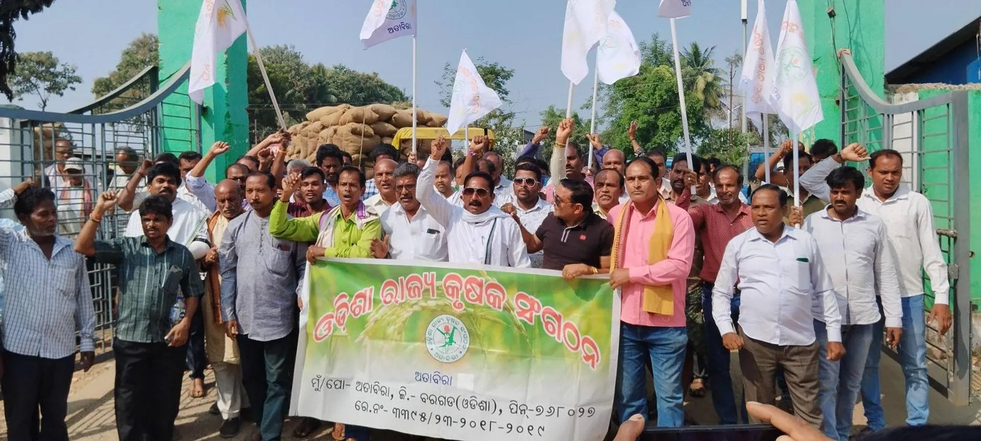 ଶୁଣିଲାନି ପ୍ରଶାସନ, ଗୋଡ଼ଭଗା ୟାର୍ଡରେ ତାଲା ପକାଇଲେ ଚାଷୀ