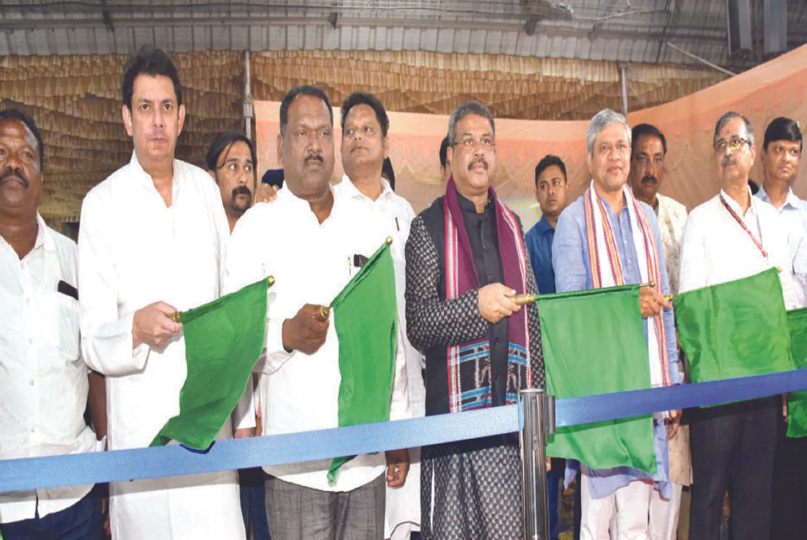ବନାରସ-ସମ୍ବଲପୁର ଏକ୍ସପ୍ରେସ୍‌ ବିଶାଖାପାଟଣା ସମ୍ପ୍ରସାରିତ: ଓଡ଼ିଶାର ବିକାଶ ମିଳିମିଶି କରିବାକୁ ରେଳମନ୍ତ୍ରୀ ଅଶ୍ବିନୀଙ୍କ ଆହ୍ୱାନ