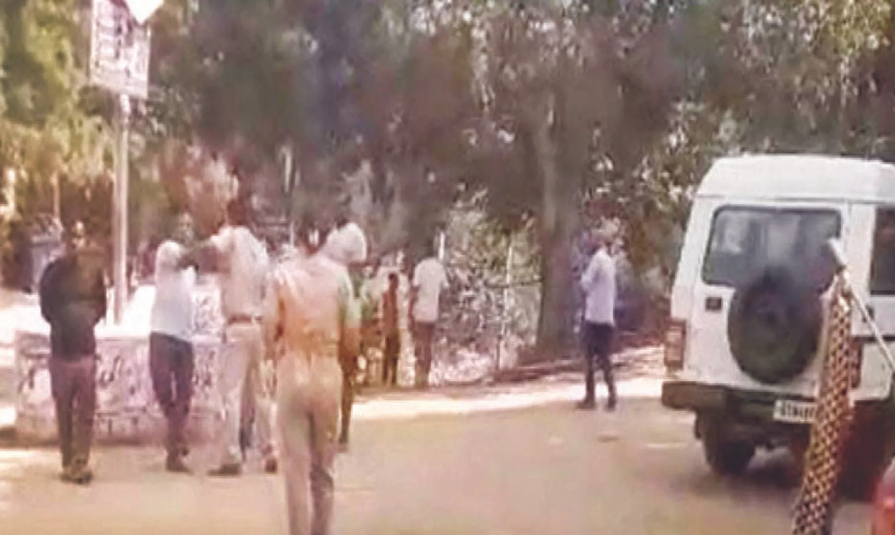 ବାଲିଘାଟ ରାସ୍ତାକୁ ନେଇ ବିବାଦ: ପୂର୍ବତନ ସରପଞ୍ଚଙ୍କ ପରିବାରକୁ ଘେରାବନ୍ଦୀ