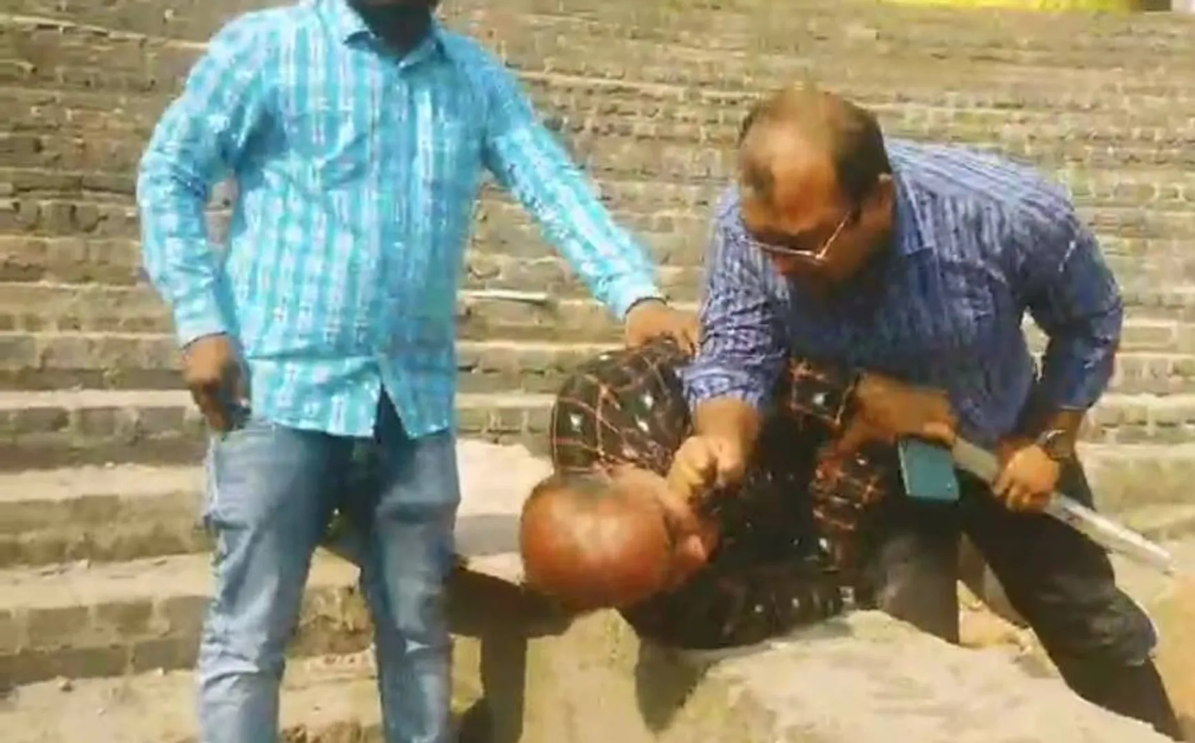 ହରିଶଙ୍କର ଉନ୍ନତିମୂଳକ କାର୍ଯ୍ୟରେ ନିମ୍ନମାନର ଅଭିଯୋଗ: ପୂର୍ତ୍ତ ବିଭାଗର ଏସଡିଓ ଏବଂ ଚଙ୍ଗରିଆ ସରପଂଚ ମଧ୍ୟରେ ବଚସା