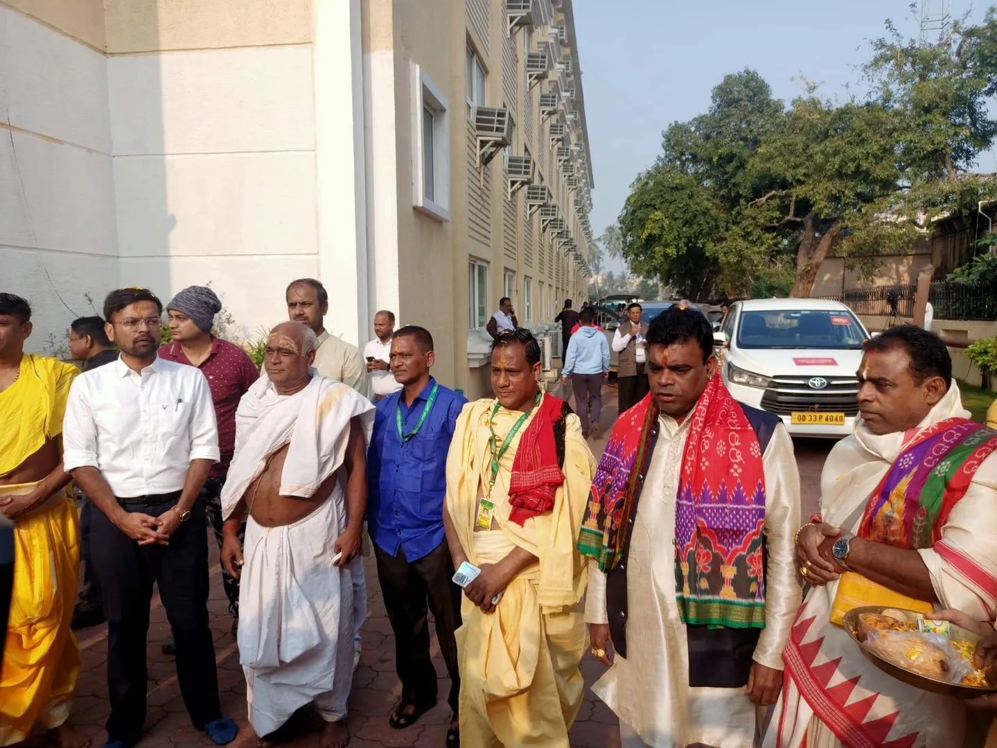 ଆଜିଠୁ ପରିକ୍ରମା ନିମନ୍ତ୍ରଣ: କାର୍ଡ ବାଣ୍ଟିବା ପାଇଁ ବାହାରିଲେ ୩୦ଟି ଦଳ