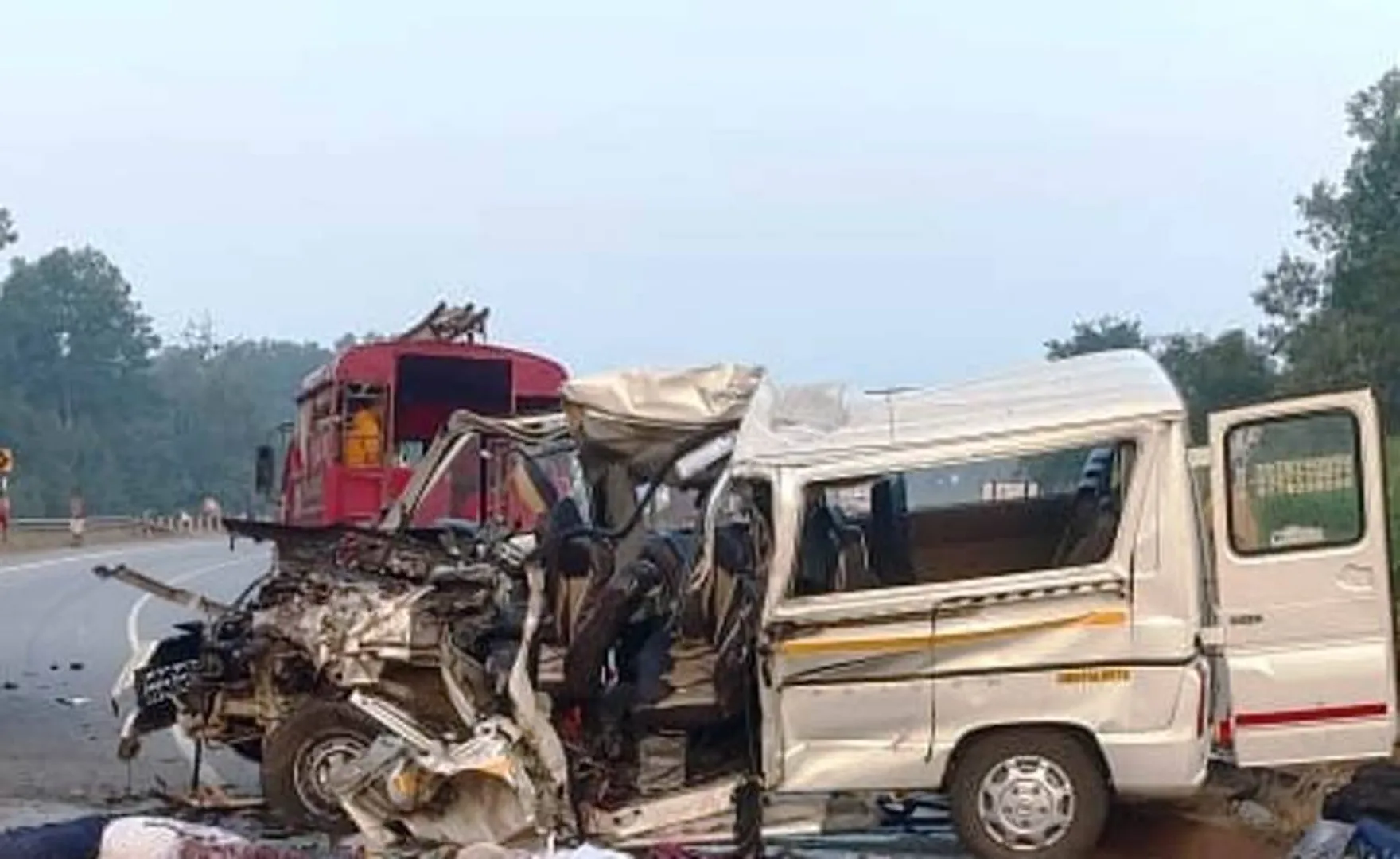 ଘଟଗାଁ ନିକଟରେ ଭୟଙ୍କର ଦୁର୍ଘଟଣା: ଘଟଣାସ୍ଥଳରେ ୭ ମୃତ, ୮ ଗୁରୁତର