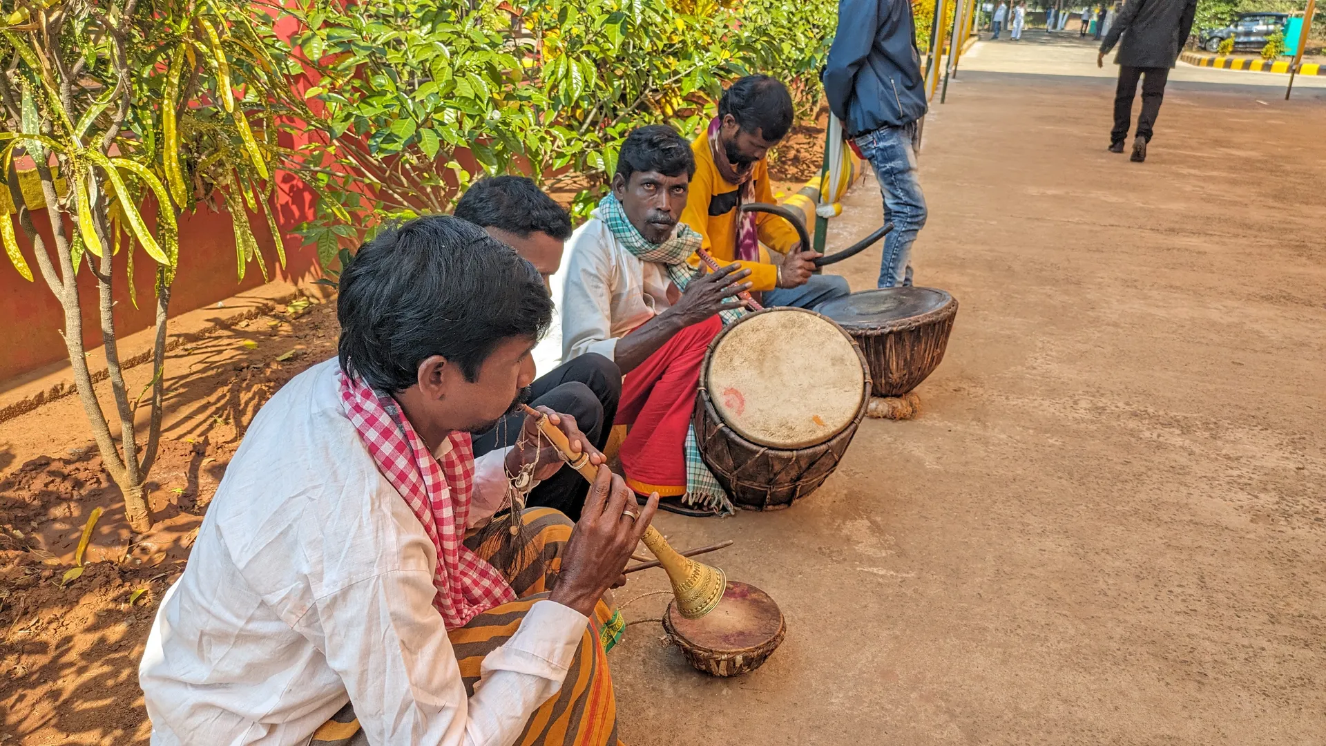ଡିଜେ ଓ ଅତ୍ୟାଧୁନିକ ଯନ୍ତ୍ରସ˚ଗୀତରେ ହଜିବାକୁ ବସିଲାଣି ଲୋକସ˚ଗୀତ ଓ ବାଦ୍ୟ