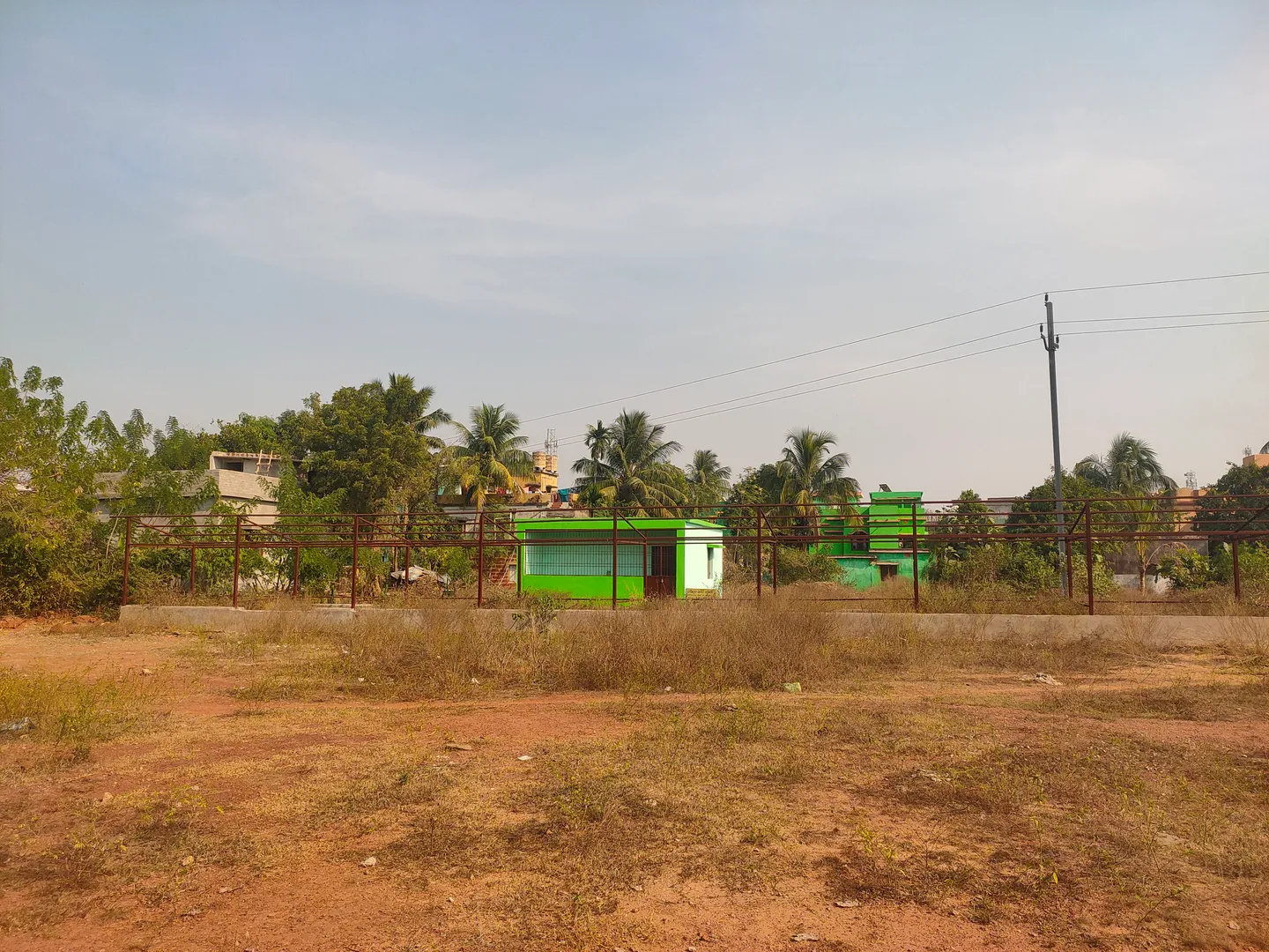 ଭେଣ୍ଡିଂଜୋନ୍‌: ଅଧା ଗଢ଼ି ଛାଡ଼ିଦେଲେ; ଛାତ ପଡ଼ିପାରିଲାନି,  ଖୁଣ୍ଟରେ କଳଙ୍କି ଲାଗିଗଲାଣି