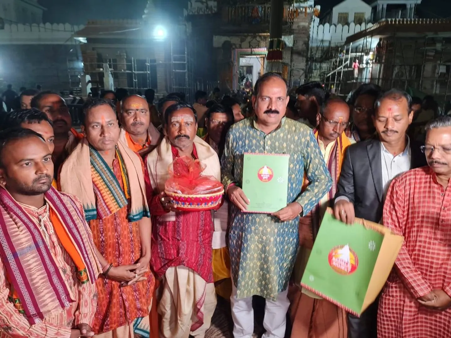 ଶ୍ରୀମନ୍ଦିରରେ ପହଞ୍ଚିଲା ମା’ ସମଲେଇ ମନ୍ଦିର ପ୍ରକଳ୍ପ ଲୋକାର୍ପଣ ନିମନ୍ତ୍ରଣପତ୍ର