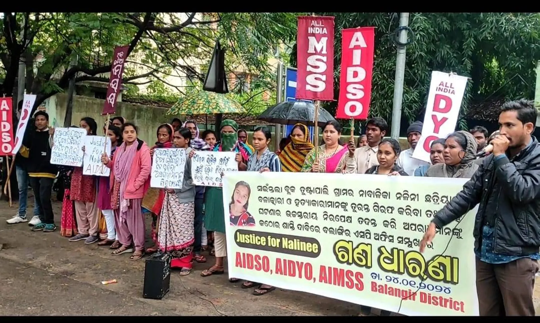 ନଳିନୀ ଛତ୍ରିଆ ହତ୍ୟା ଘଟଣା: ନ୍ୟାୟ ଦାବିରେ ଏସ୍‌ପି ଅଫିସ୍ ସମ୍ମୁଖରେ ବିକ୍ଷୋଭ