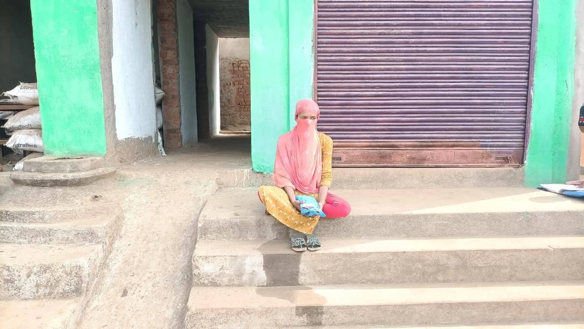 ବିବାହର ପ୍ରତିଶ୍ରୁତି ଦେଇ ଠକିଦେଲା ପ୍ରେମିକ: ଯୁବକର ଘର ଆଗରେ ଧାରଣା ଦେଲା ପ୍ରେମିକା