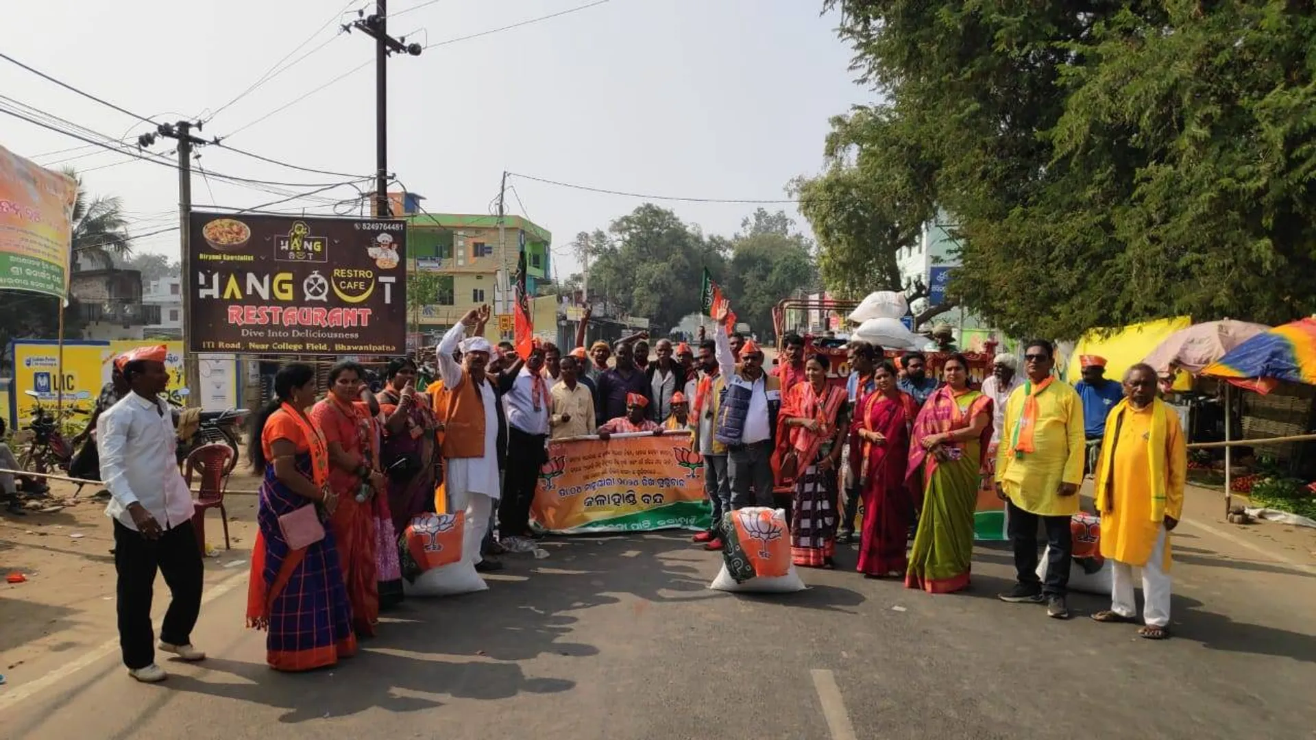 ଧାନ ଓ କପା ମଣ୍ଡିରେ କଟ୍‌ନି ଛଟ୍‌ନି ପ୍ରତିବାଦ: ବିଜେପି ପକ୍ଷରୁ କଳାହାଣ୍ଡି ବନ୍ଦ ପାଳନ