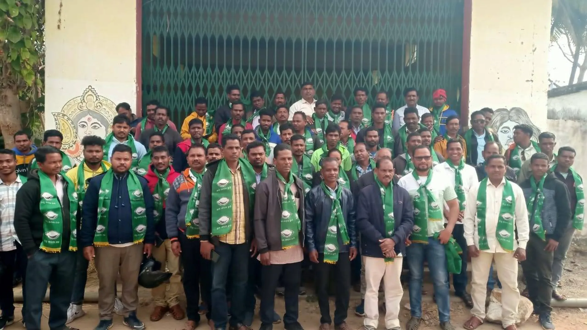 ଗୁଣପୁରରେ ବିଜେଡ଼ିର ଘର ସଜଡ଼ା ଆରମ୍ଭ: ସରପଞ୍ଚ ଓ ସମିତି ସଭ୍ୟା ସମେତ ଶତାଧିକ କର୍ମୀ ଯୋଗଦେଲେ