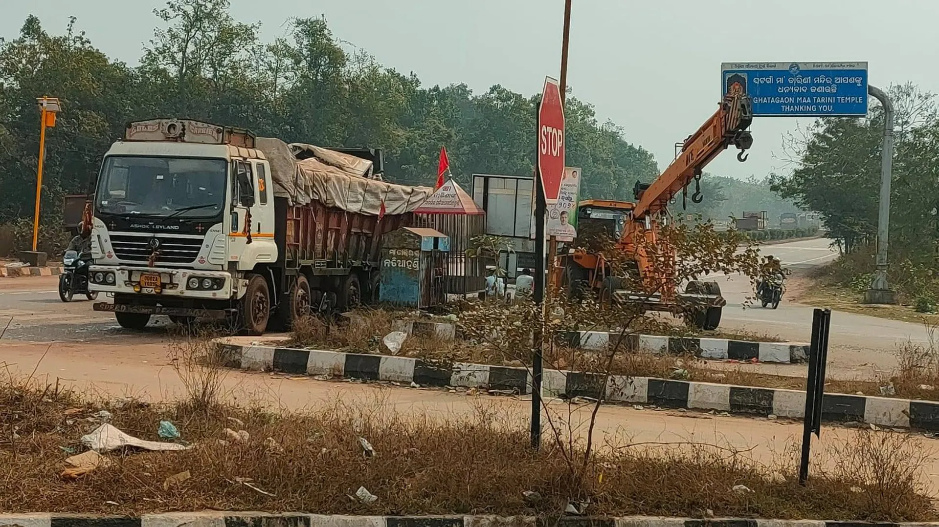 ଟ୍ରକ ପଛରେ ପିଟିଲା ହାଇୱା, ରାତିସାରା ଚାପିହୋଇ ରହିଲେ ଡ୍ରାଇଭର