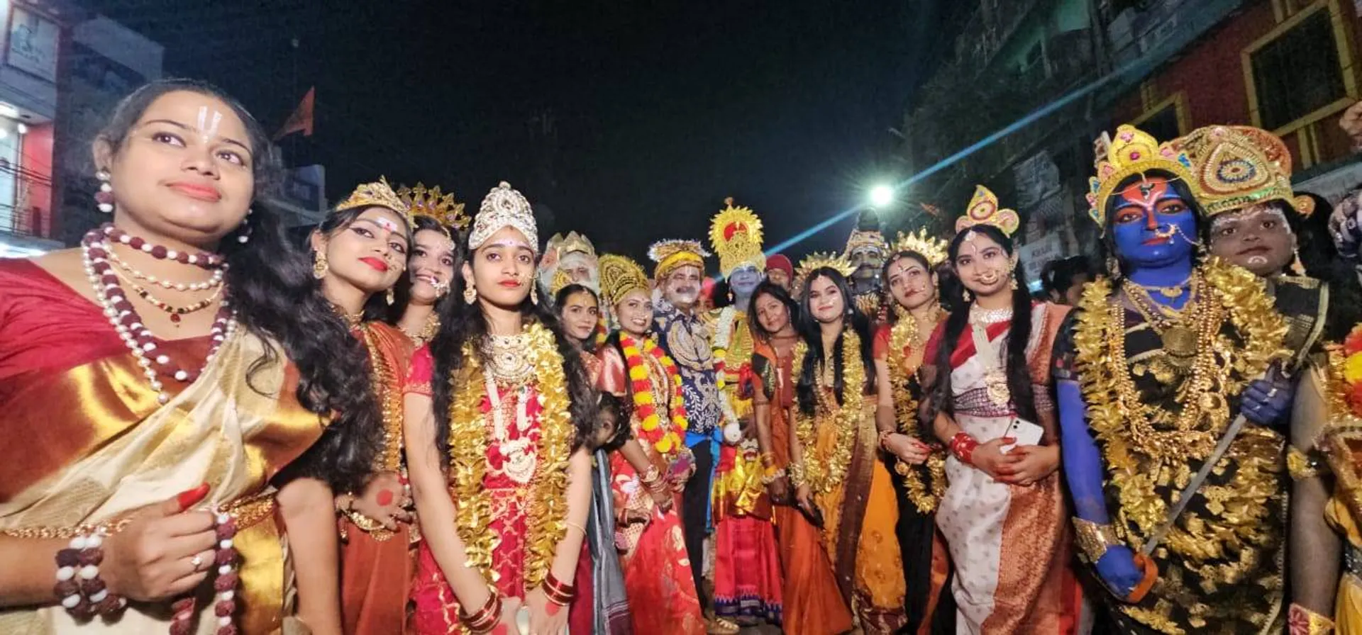 ପୁଷପୁନି ଶୁଭାରମ୍ଭ: କଳାକାରଙ୍କ ନାଚ ଗୀତରେ ଦୁଲୁକିଲା ମୁଖ୍ୟରାସ୍ତା