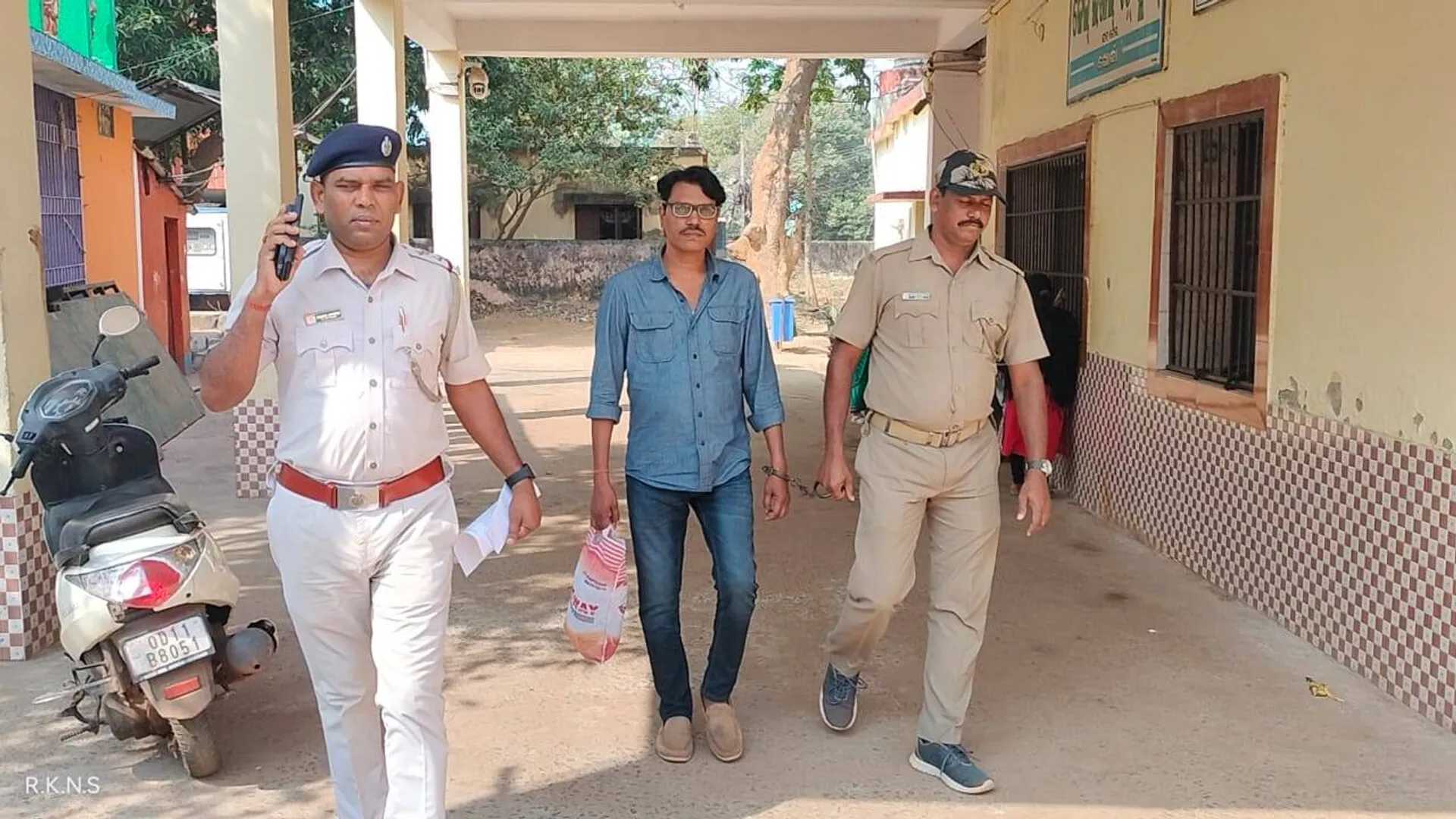 ‘ପରମ୍‌ଗୁରୁ’ କଳାଧନ ଉପରେ ପୁଲିସ ପ୍ରହାର: ପୁଲିସ ଖୋଲିଲା ନିଶା ବେପାରିର ବ୍ୟାଙ୍କ୍‌ ଲକର