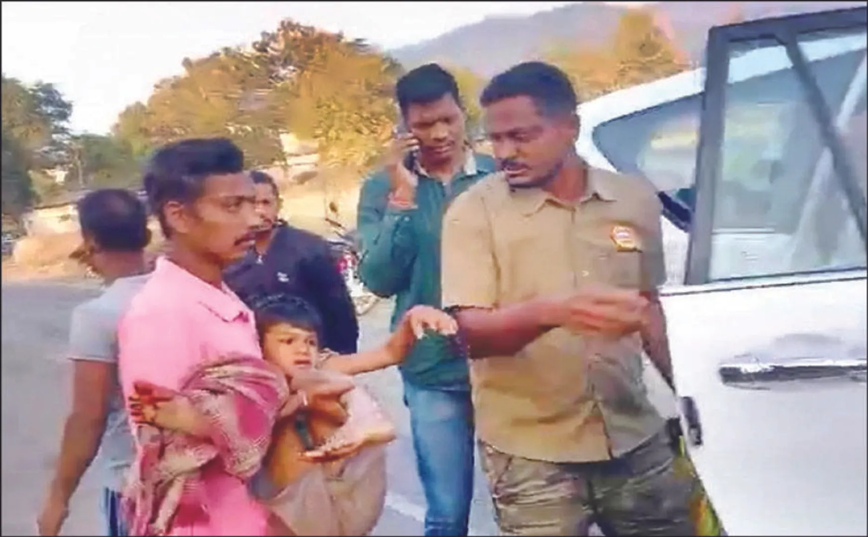 ସଡ଼କ ସୁରକ୍ଷା ସପ୍ତାହରେ ଅଘଟଣ: ମନ୍ତ୍ରୀଙ୍କ ଗାଡ଼ି ଧକ୍କାରେ ଶିଶୁ ଗୁରୁତର