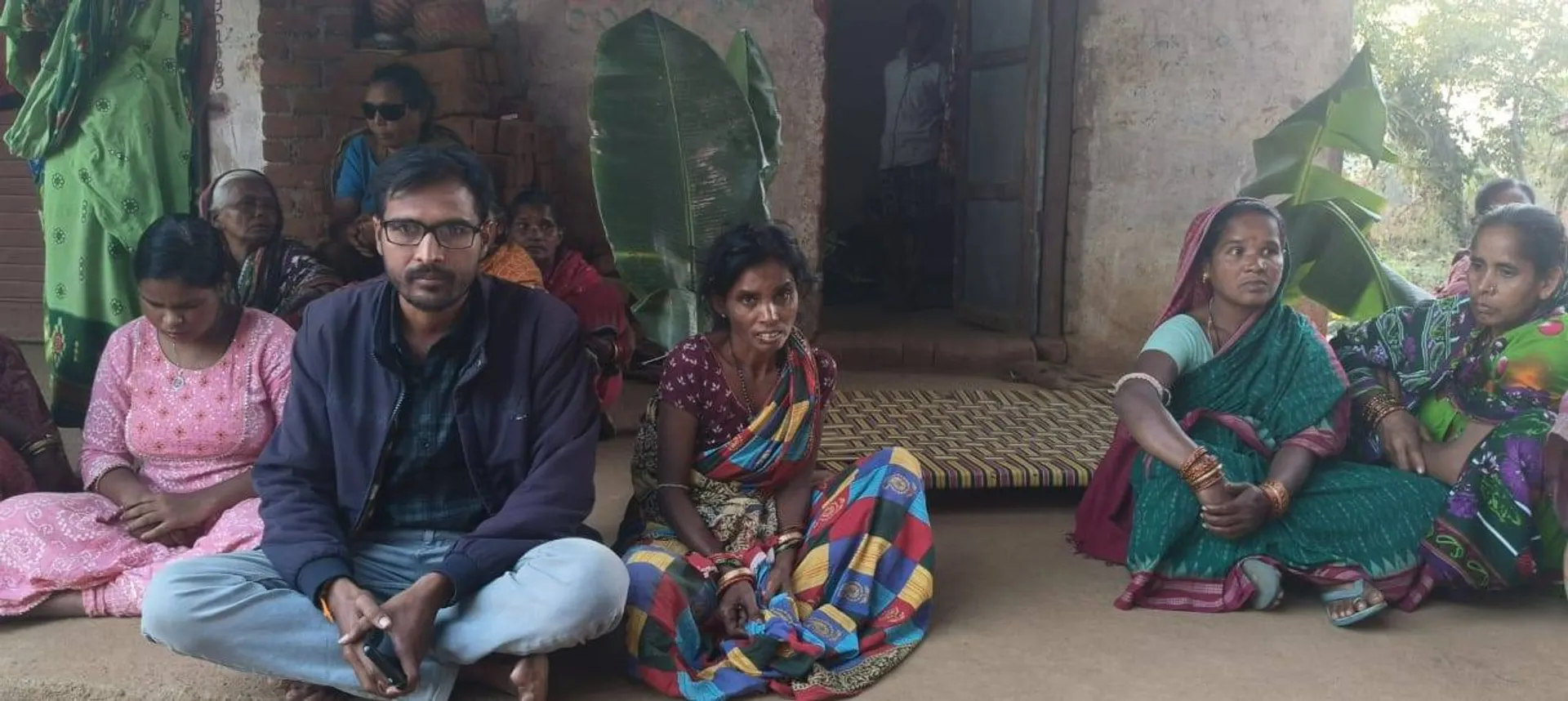 ଦାଦନ ଯନ୍ତ୍ରଣା: ଘରେ ପଡ଼ିଛି ବାପାଙ୍କ ମୃତଦେହ, ଇଟାଭାଟିରେ ବନ୍ଧା ପଡ଼ିଛି ଝିଅ
