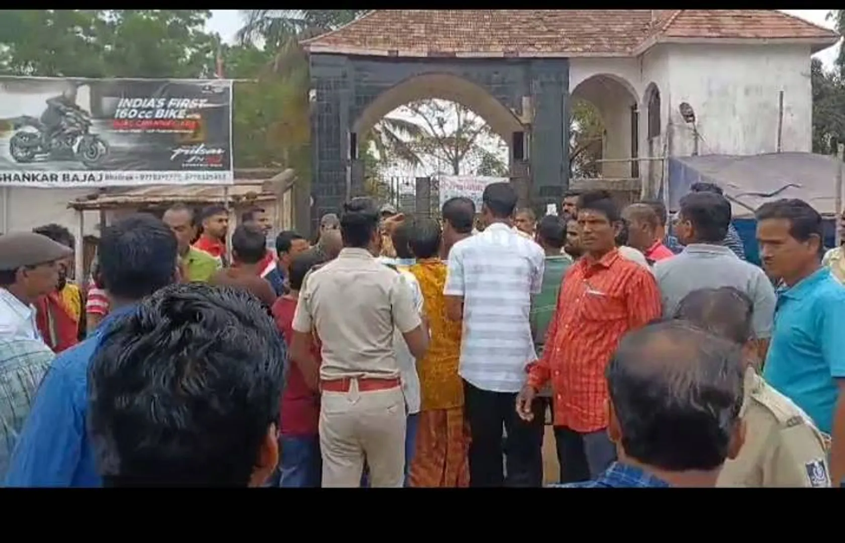 ବରପଦା ଇଞ୍ଜିନିୟରିଂ କଲେଜ ଦୁର୍ନୀତି ମାମଲା: ବିଧାୟକ ପ୍ରଫୁଲ୍ଲ ସାମଲ ଓ ତାଙ୍କ ପୁଅଙ୍କୁ ଗିରଫ ଦାବିରେ କର୍ମଚାରୀଙ୍କ ବିକ୍ଷୋଭ
