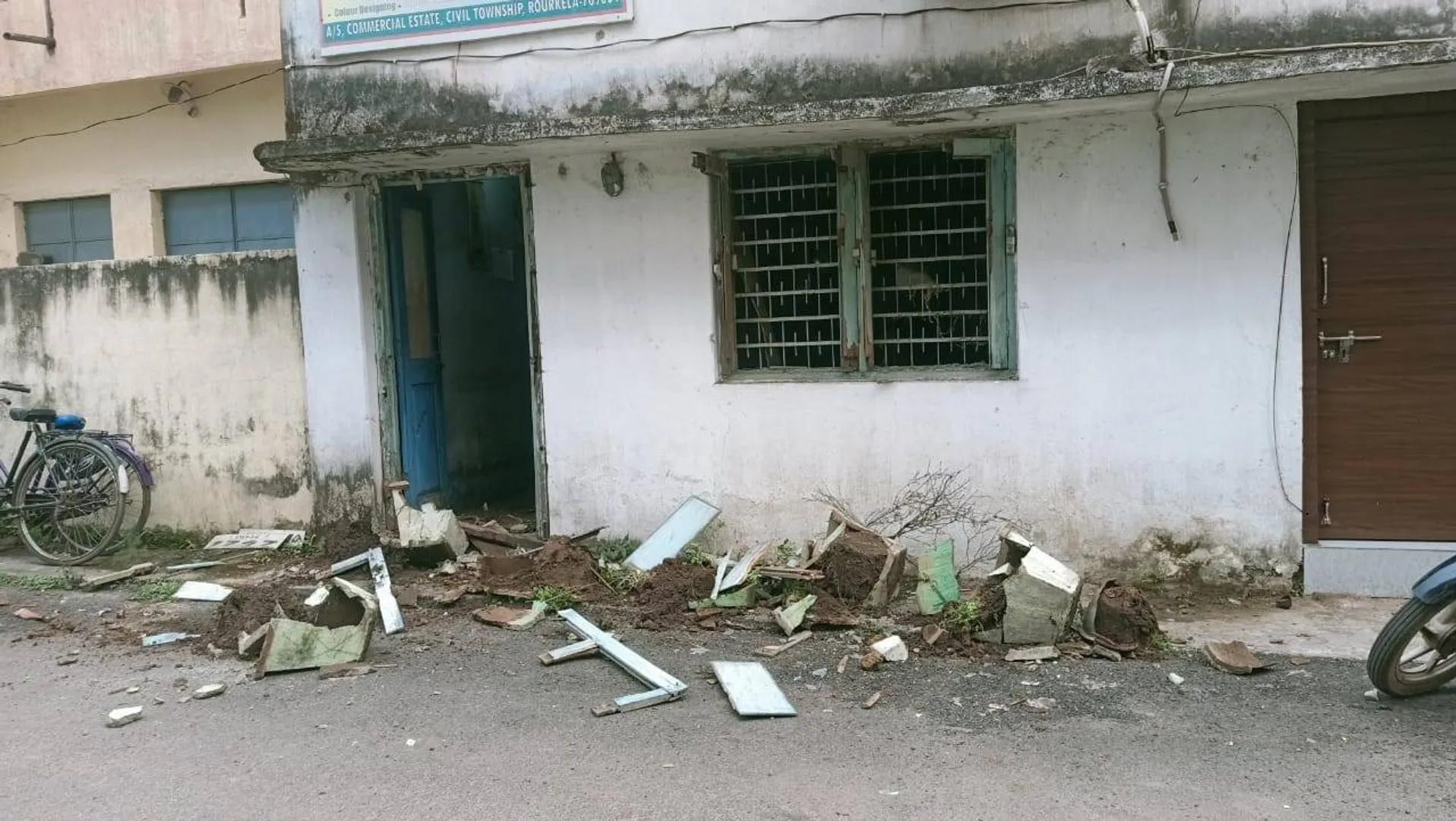ଥମୁନି ଆର୍‌ଆଇଟି ବକେୟା ଦରମା ବିବାଦ: ପୂର୍ବତନ ସମ୍ପାଦକଙ୍କ କାର୍ଯ୍ୟାଳୟ ଭଙ୍ଗାରୁଜା