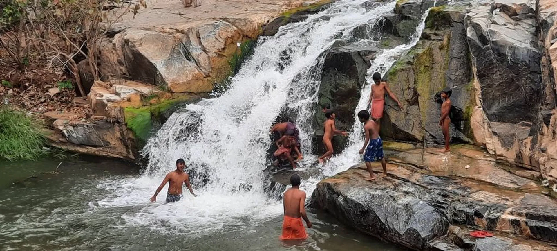 ଅବହେଳିତ ଭୈରବୀ ହାଲୱା ଜଳପ୍ରପାତରେ ବଢୁଛି ପର୍ଯ୍ୟଟକଙ୍କ ଭିଡ଼