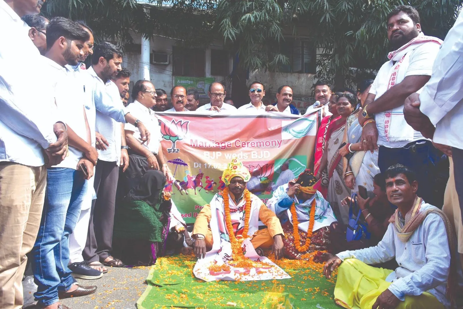 ବିଜେଡ଼ି-ବିଜେପିର ପ୍ରତୀକାତ୍ମକ ବିବାହ; ପ୍ରଧାନମନ୍ତ୍ରୀ ଓ ମୁଖ୍ୟମନ୍ତ୍ରୀଙ୍କ କୁଶପୁତ୍ତଳିକା ଦାହ