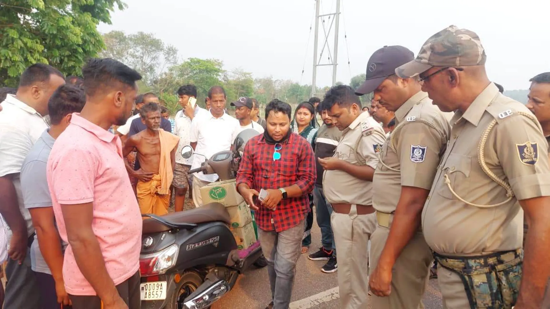 ଗୁଳି ଫୁଟାଇ ଦମ୍ପତିଙ୍କଠାରୁ ସୁନାଗହଣା ଲୁଟିଲେ ଦୁର୍ବୃତ୍ତ