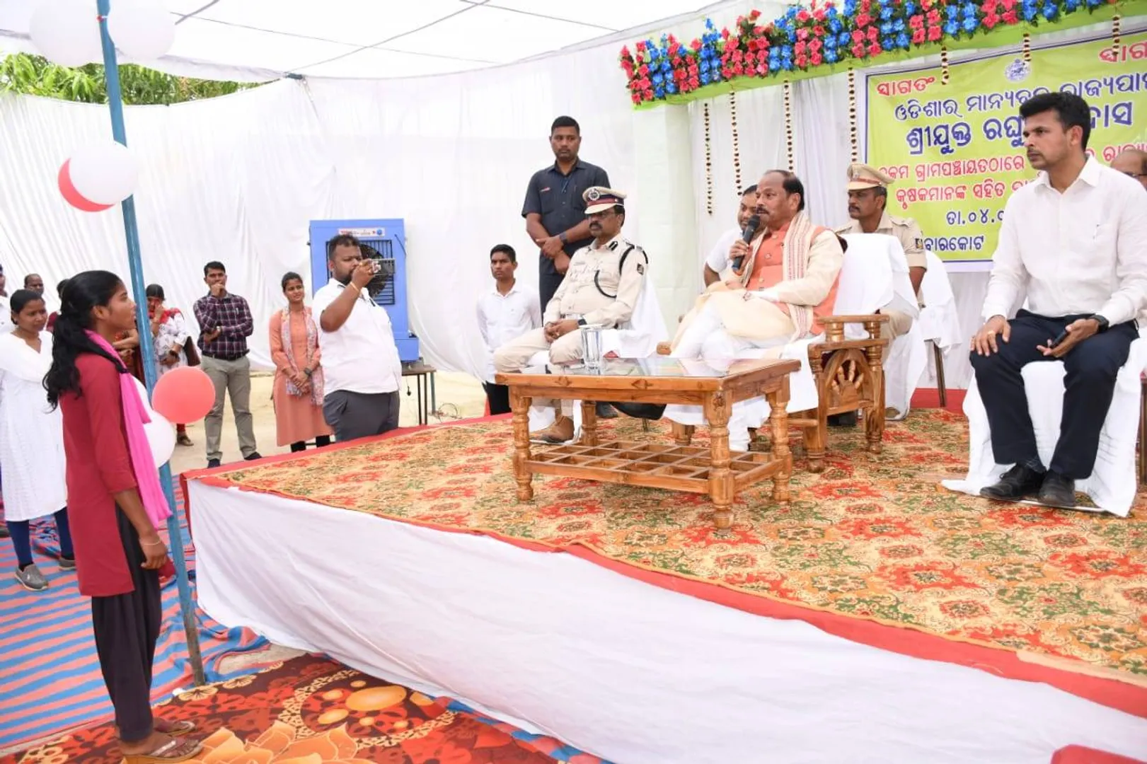 ରାଜ୍ୟପାଳଙ୍କ ବଦାନ୍ୟତା: ବାପ ମା ଛେଉଣ୍ଡ ଆଦିବାସୀ ଛାତ୍ରୀଙ୍କୁ ଏକ ଲକ୍ଷ ଟଙ୍କା ସହାୟତା ପାଇଁ ଘୋଷଣା