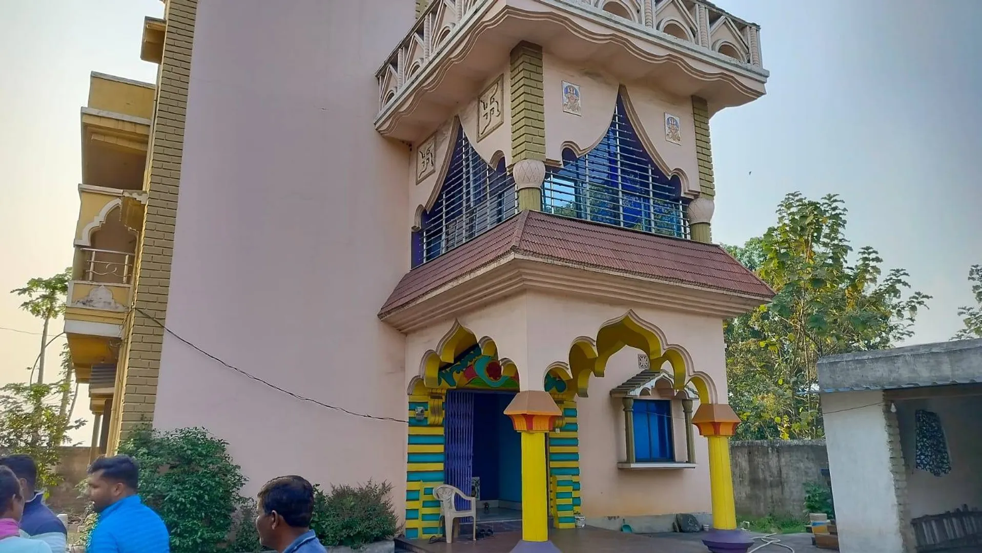 ଦିନ ଦ୍ବିପ୍ରହରରେ ଲକ୍ଷାଧିକ ଟଙ୍କା ଚୋରି