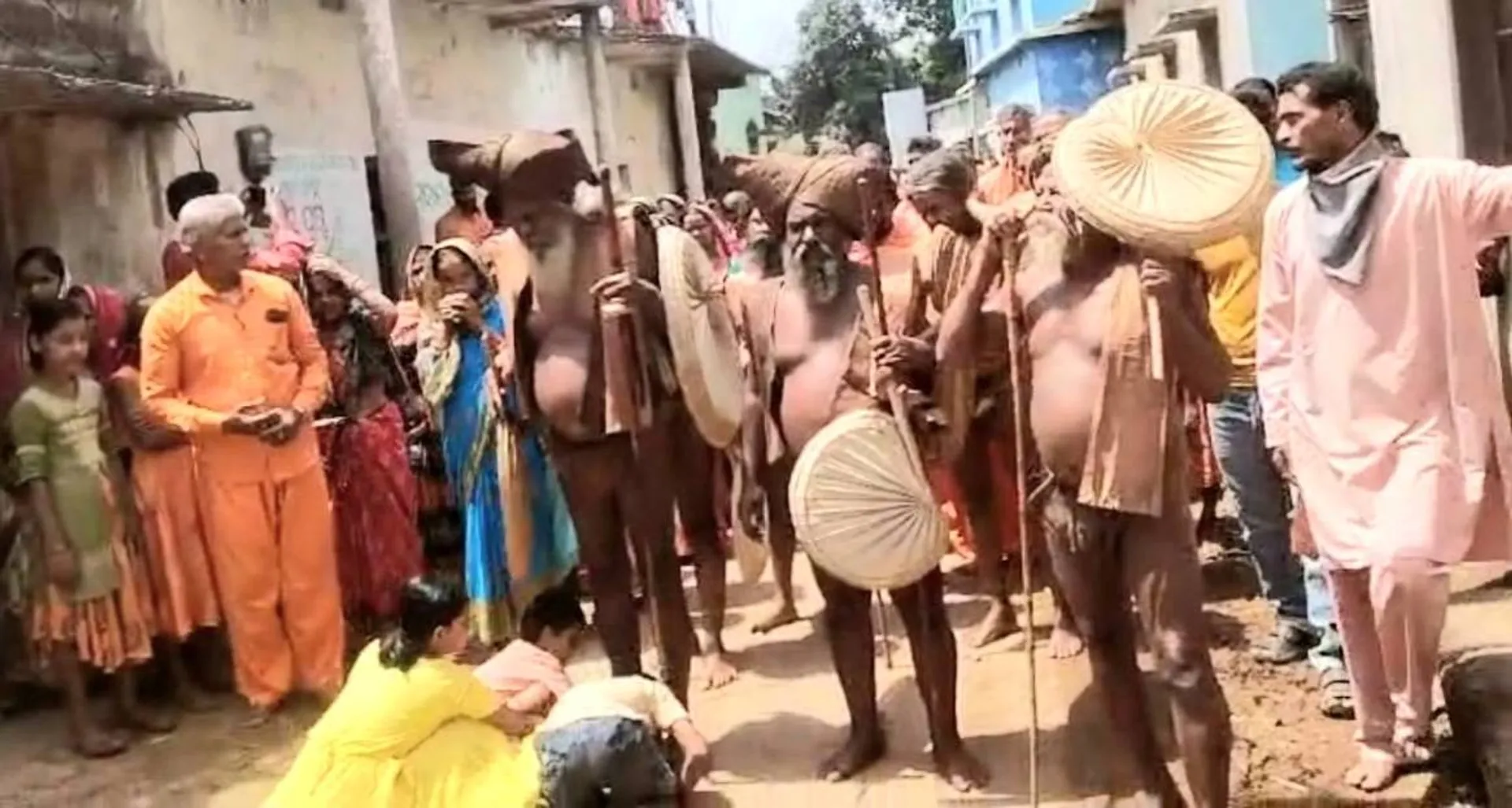 ୪୧ ବର୍ଷ ପରେ ଘରକୁ ଫେରିଲେ ସନ୍ନ୍ୟାସୀ