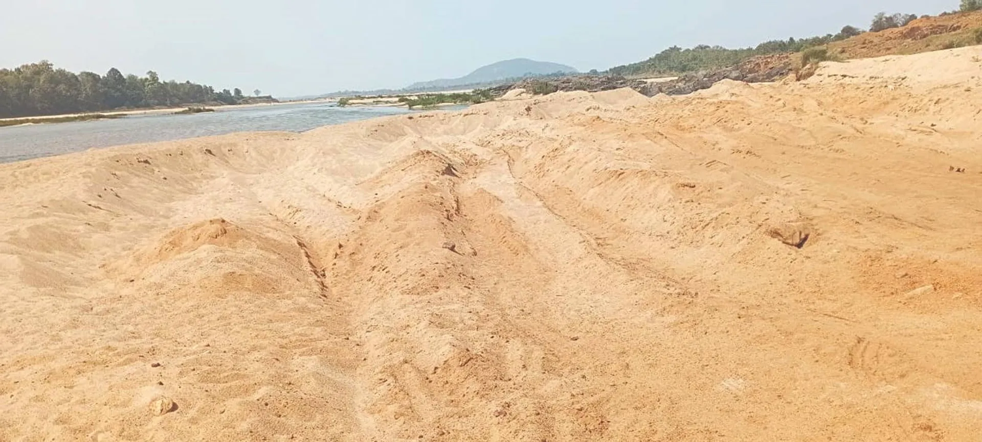 ଚୁପ୍‌ ବସିଛି ଖଣିବିଭାଗ ଏନ୍‌ଫୋର୍ସମେଣ୍ଟ ଟିମ୍‌; ବିନା ଅନୁମତିରେ ଚୋରା ବାଲି ଚାଲାଣ