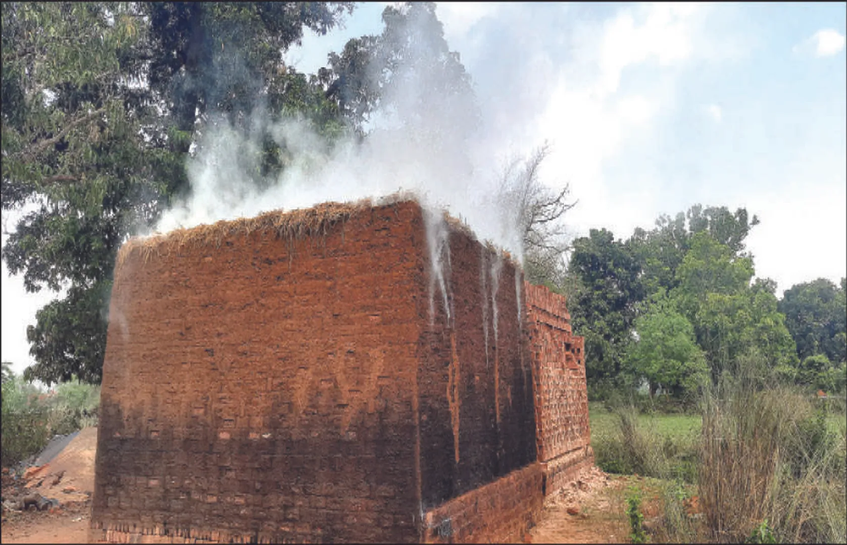 ତାତି ବଢ଼ାଉଛି ଇଟାଭାଟି: ଧୂଆଁରେ ଅତିଷ୍ଠ ସାଧାରଣ ଜନତା