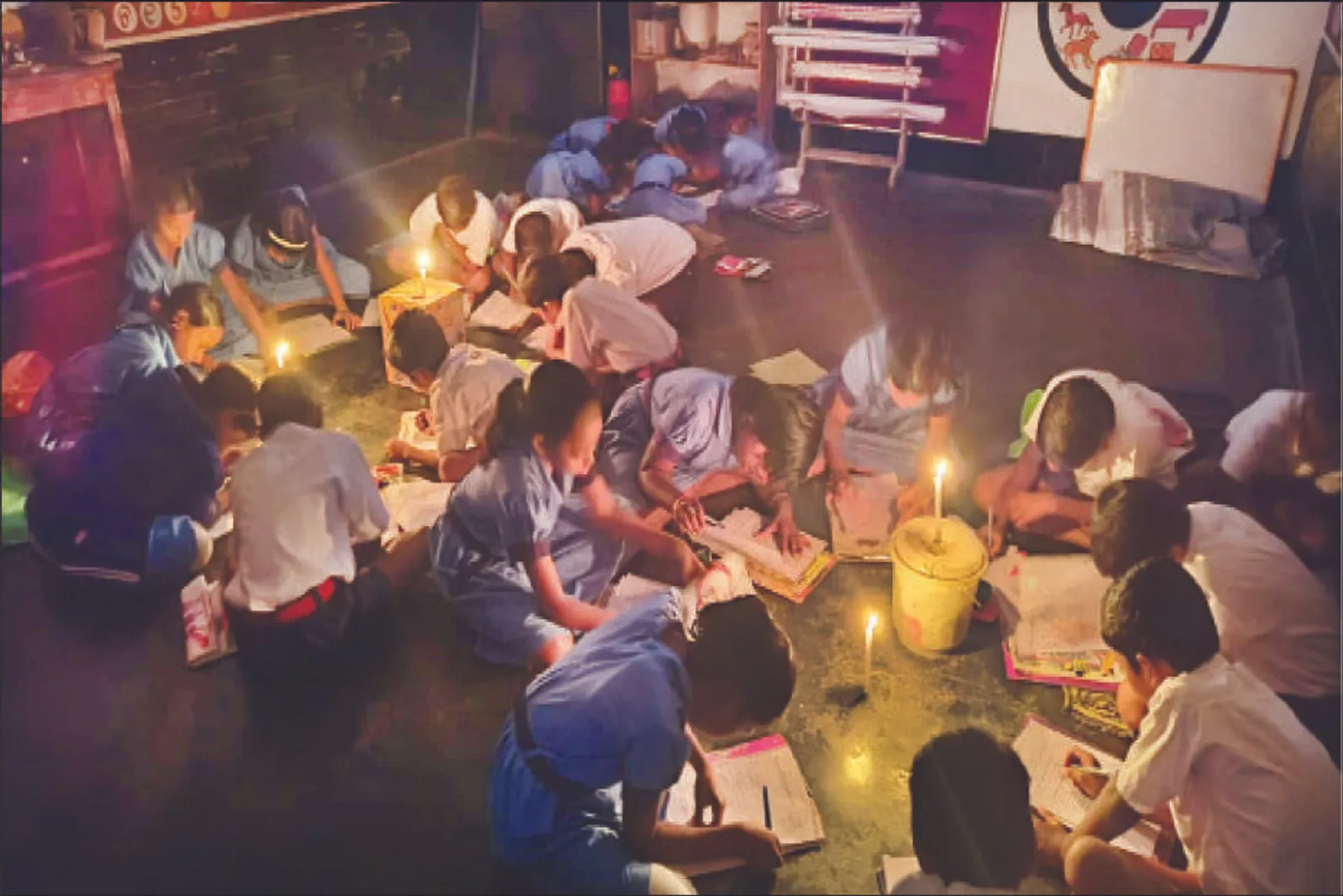ଅଘୋଷିତ ବିଦ୍ୟୁତ କାଟ୍‌: ମହମବତି ଆଲୁଅରେ ପରୀକ୍ଷା