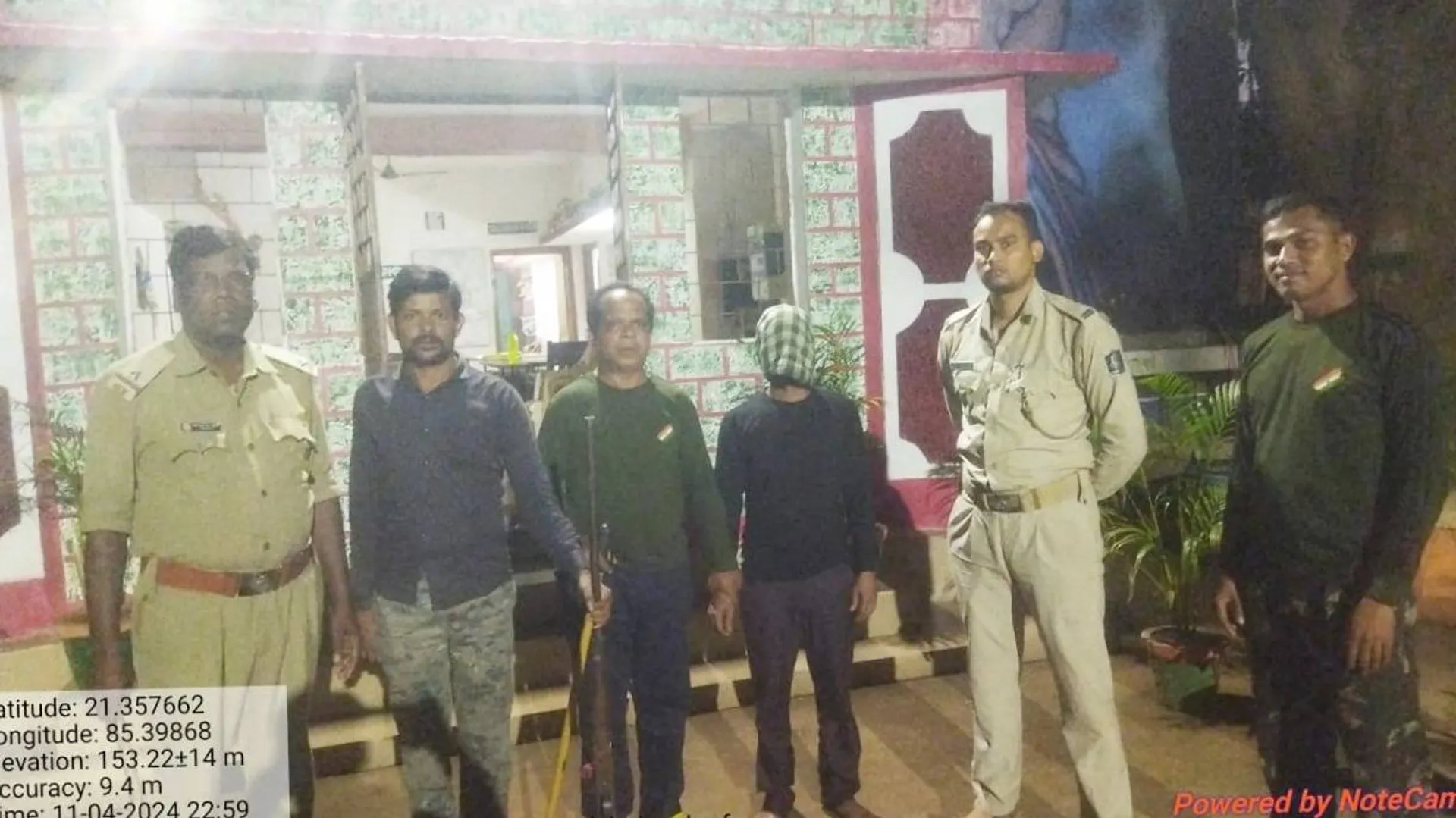 ଶିକାରୀ ଗିରଫ, ବନ୍ଧୁକ ଜବତ