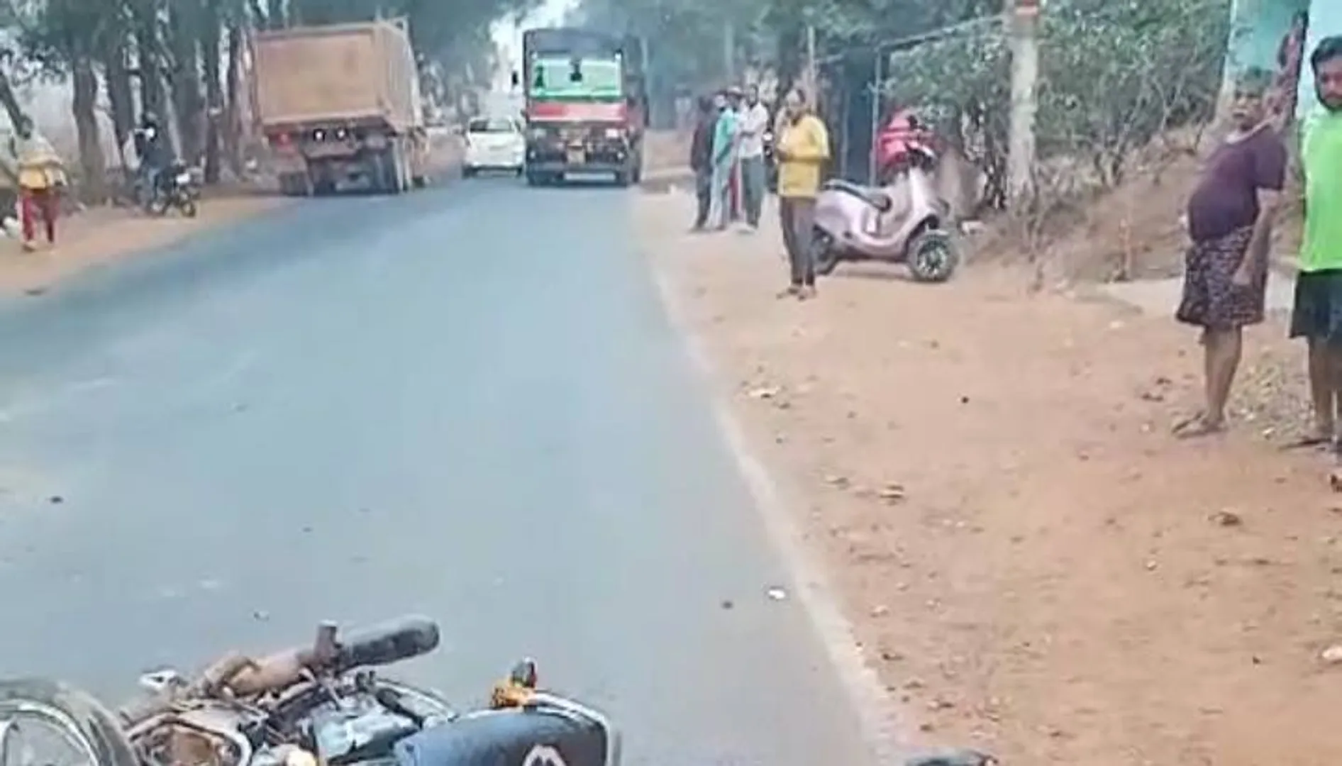 ଟିପର ଧକ୍କାରେ ଚାଲିଗଲା ବାଇକ ଚାଳକଙ୍କ ଜୀବନ