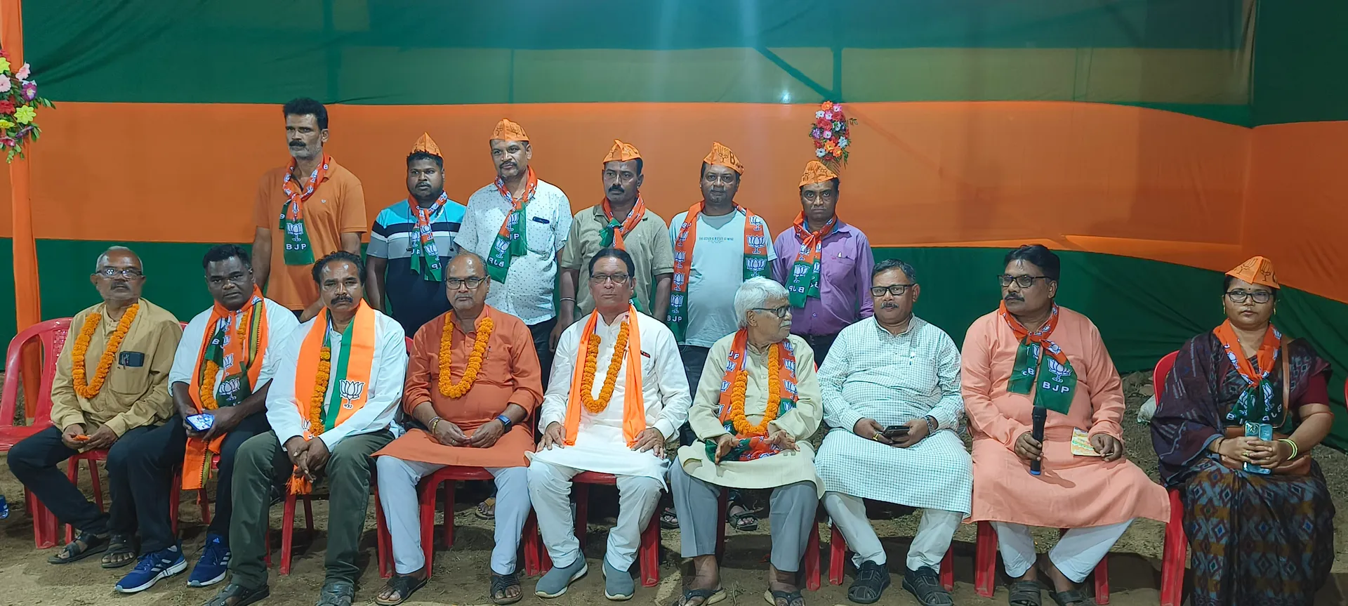 ରାଇରଙ୍ଗପୁରରେ ବିଜେପି କାର୍ଯ୍ୟାଳୟ ଉଦ୍‌ଘାଟିତ, ଶଙ୍ଖ ଛାଡ଼ି ପଦ୍ମ ଧରିଲେ ଶତାଧିକ କର୍ମୀ