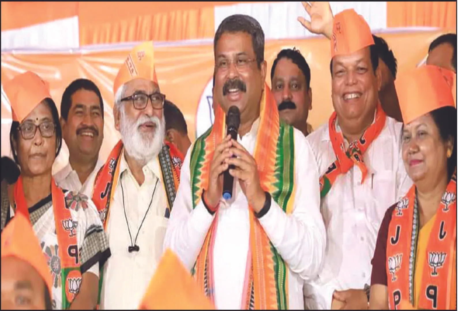 ମିଶ୍ରଣପର୍ବରେ ରାଜ୍ୟ ସରକାରଙ୍କୁ ଧର୍ମେନ୍ଦ୍ରଙ୍କ କଟାକ୍ଷ: ଶଙ୍ଖ ଦୁଃଖ, ଫୁଲ ଭଲ