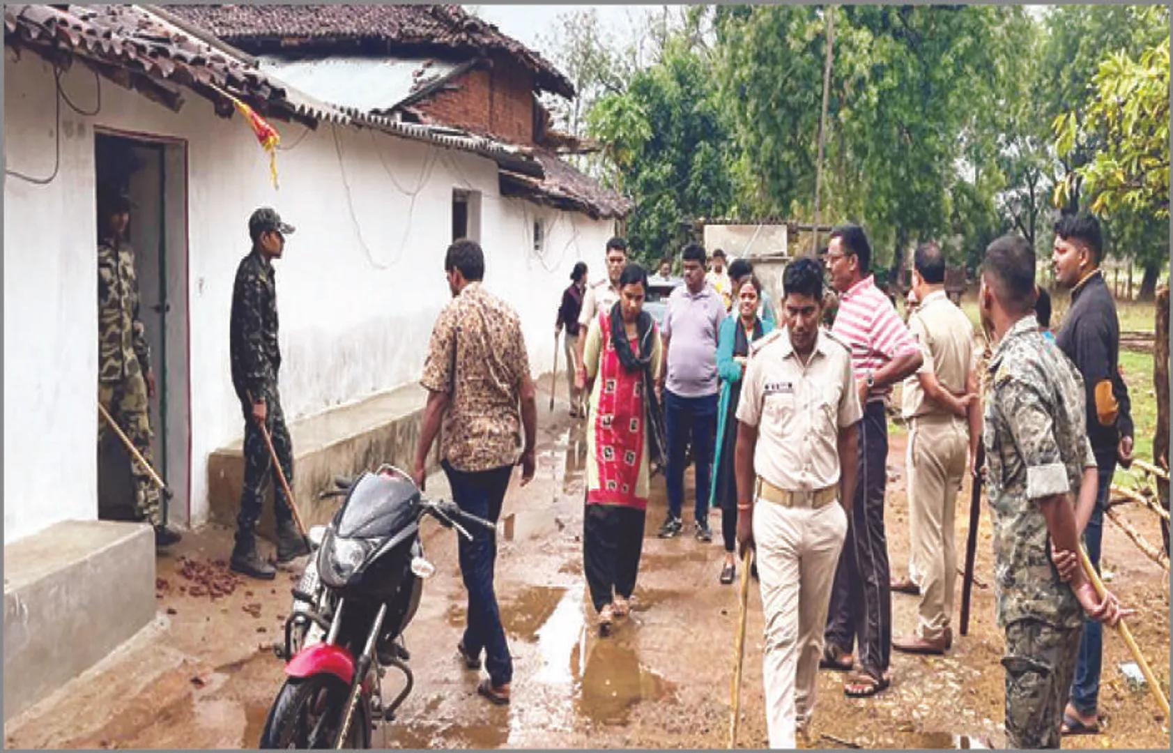 ଗଞ୍ଜେଇ ମାଫିଆକୁ ଧରିବାକୁ ଯାଇଥିଲେ: ପୁଲିସକୁ ସଂଘବଦ୍ଧ ଆକ୍ରମଣ