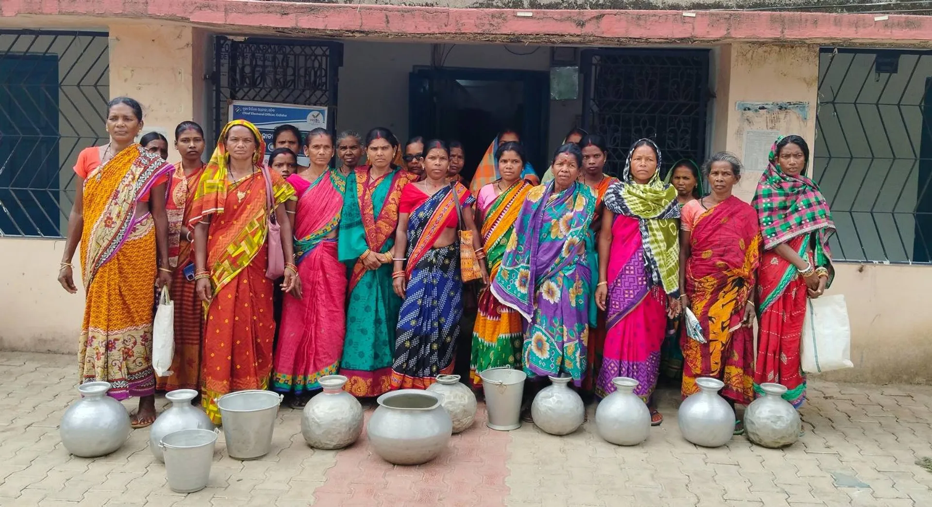 ଜଳ ସଙ୍କଟ ଉତ୍କଟ: ଗରା, ବାଲଟି ଧରି ବ୍ଲକ ଘେରାଉ