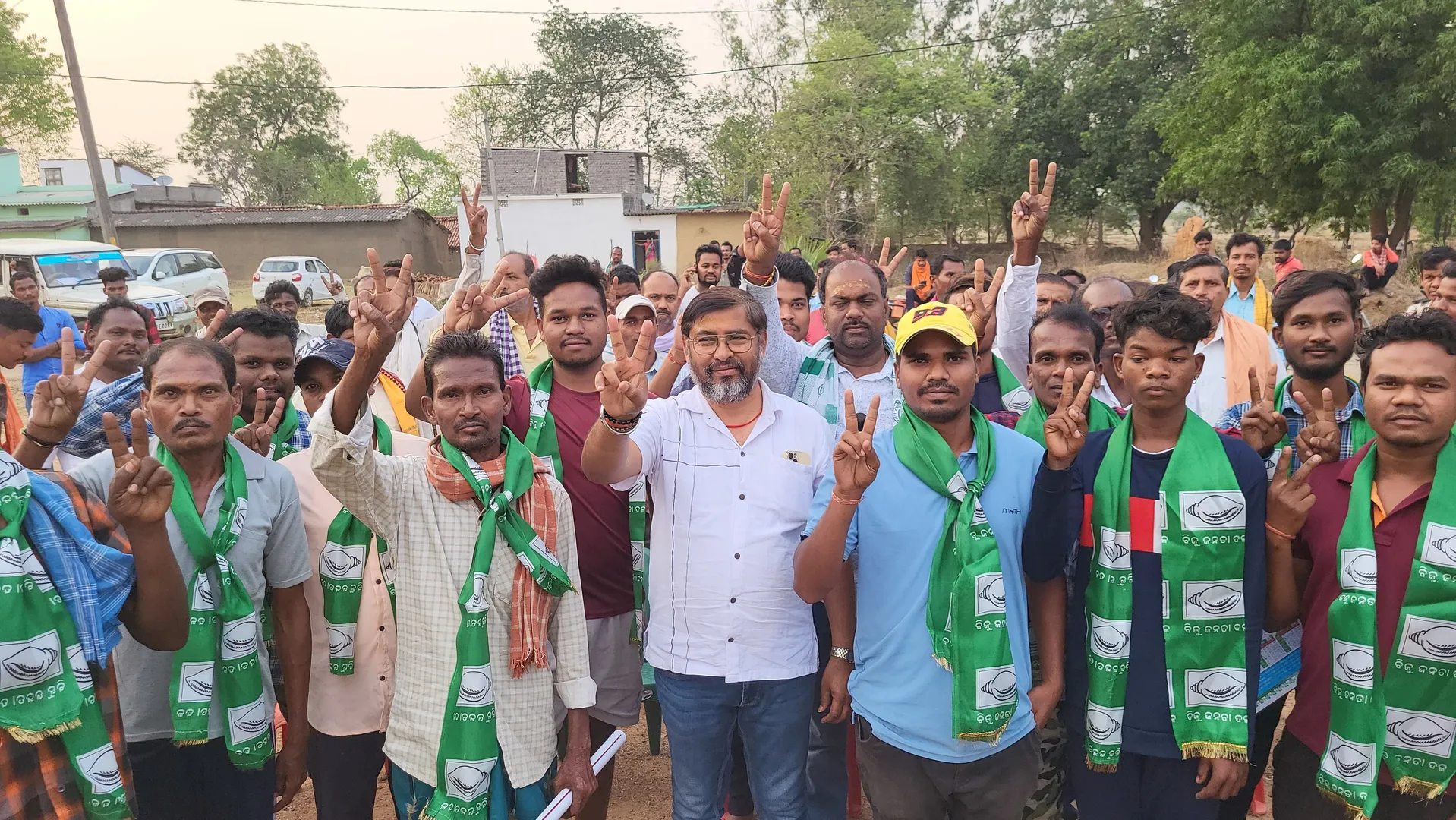 ଲେଫ୍ରିପଡ଼ାରେ ଯୋଗେଶ ସିଂହଙ୍କ ନିର୍ବାଚନୀ ପ୍ରଚାର: କେନ୍ଦୁପତ୍ର ତୋଳାଳି କହିଲେ ସମସ୍ୟା