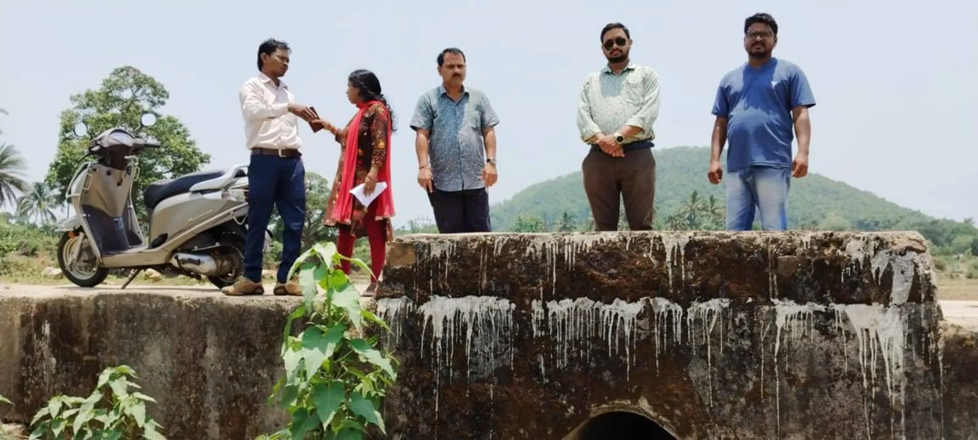 ଖବର ପ୍ରକାଶ ପରେ ରାସ୍ତା ଏବଂ କଲଭର୍ଟ ନିର୍ମାଣ ପାଇଁ ତତ୍ପରତା ଦେଖାଇଲା ପ୍ରଶାସନ
