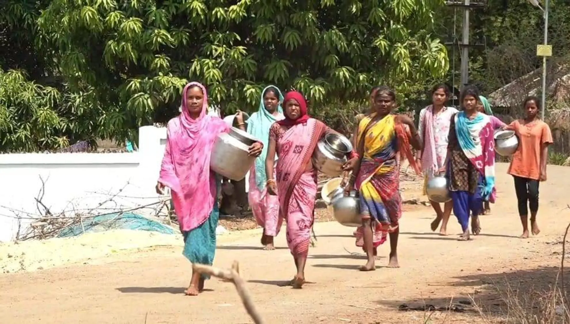 ସୀମାନ୍ତ ଗାଁର ଦୁଃଖ: ବୁରୁଡି ଗାଁ ବନାମ ବୁରୁଡି ଗାଁ, ଓଡିଶାର ବୁରୁଡି ଗ୍ରାମରେ ଉତ୍କଟ ଜଳ ସମସ୍ୟା