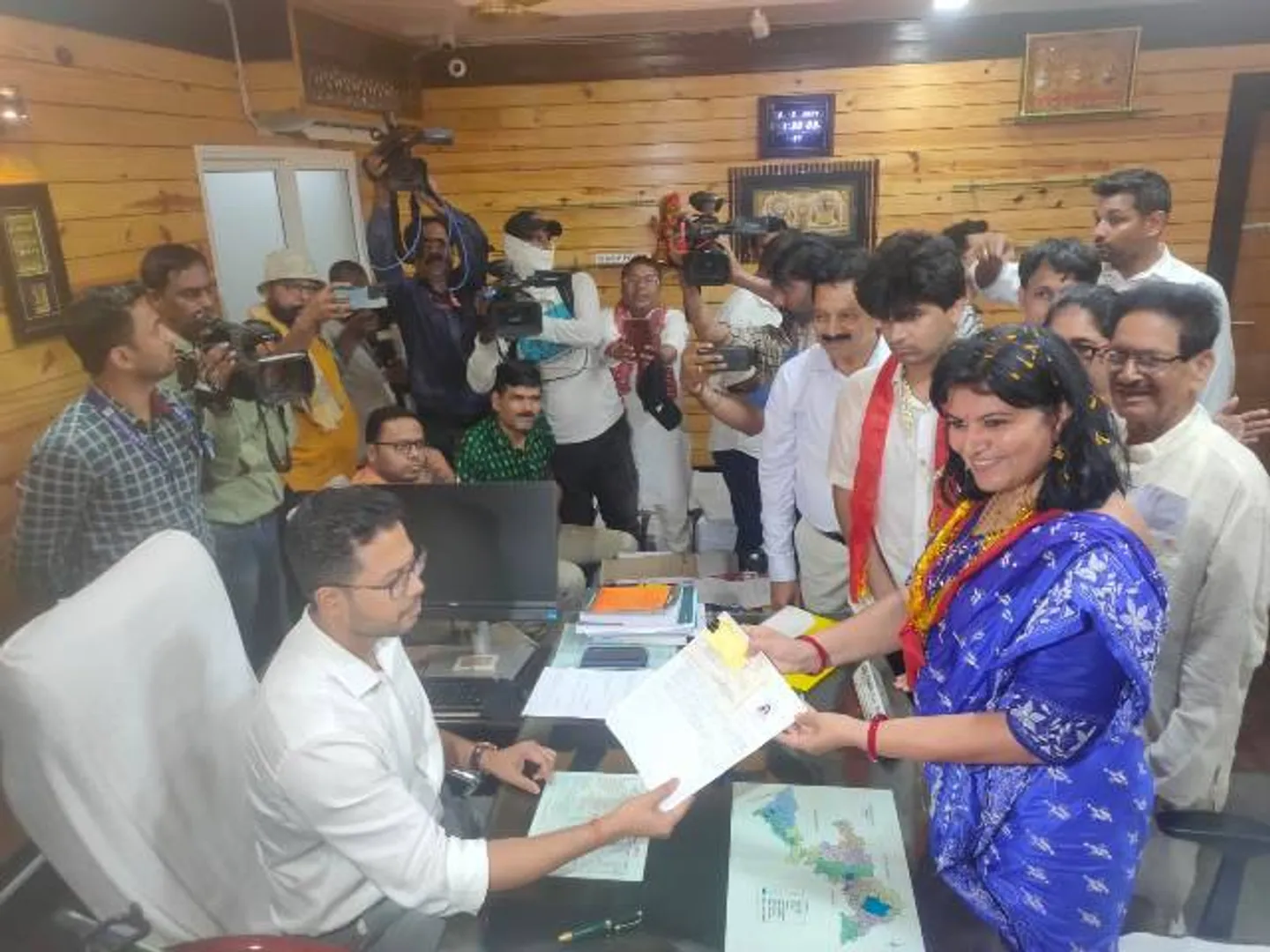 ନାମାଙ୍କନ ପତ୍ର ଦାଖଲ କଲେ ଅପରାଜିତା
